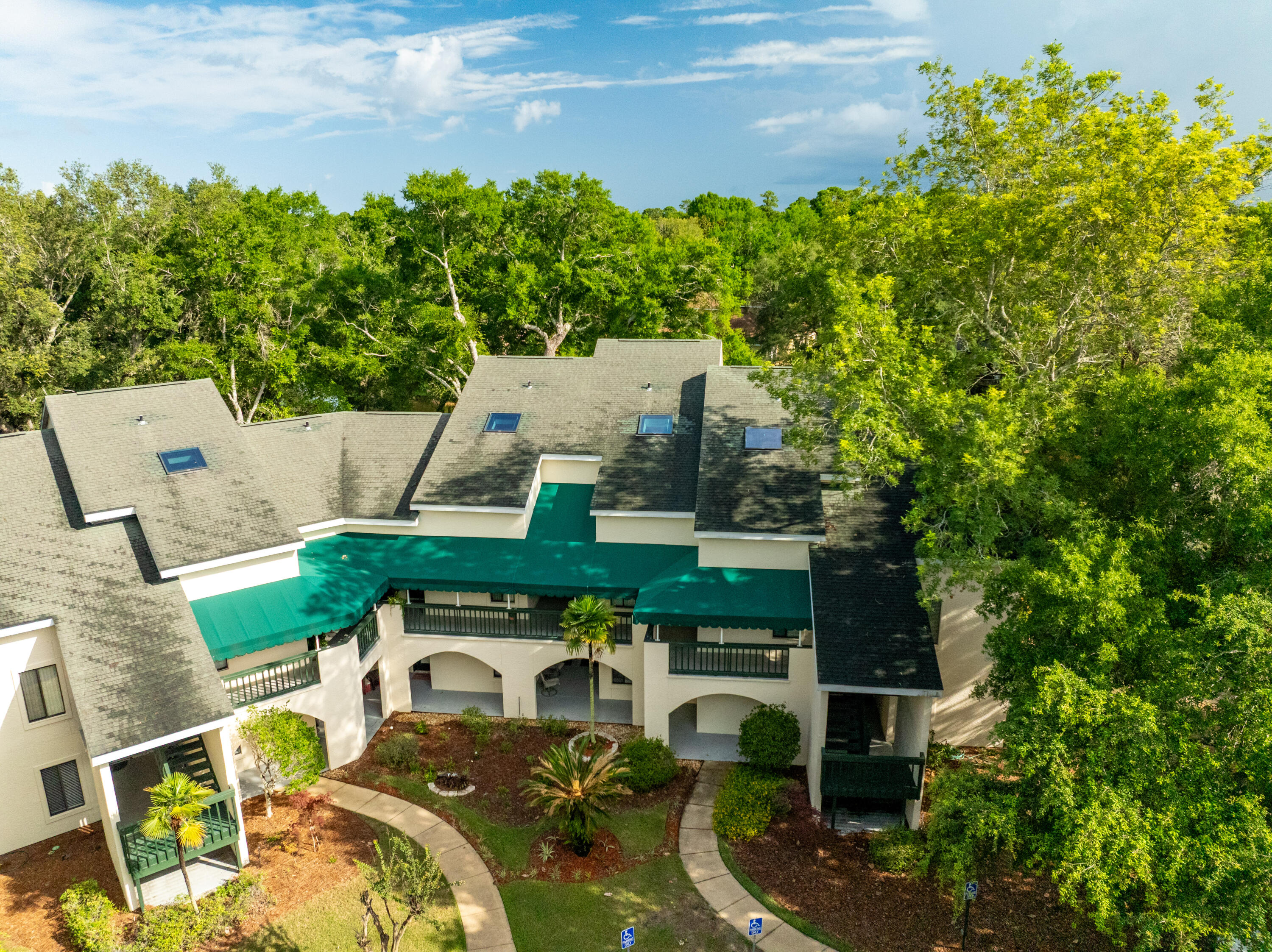 LAKESIDE CONDO AT BLUEWATER BAY - Residential