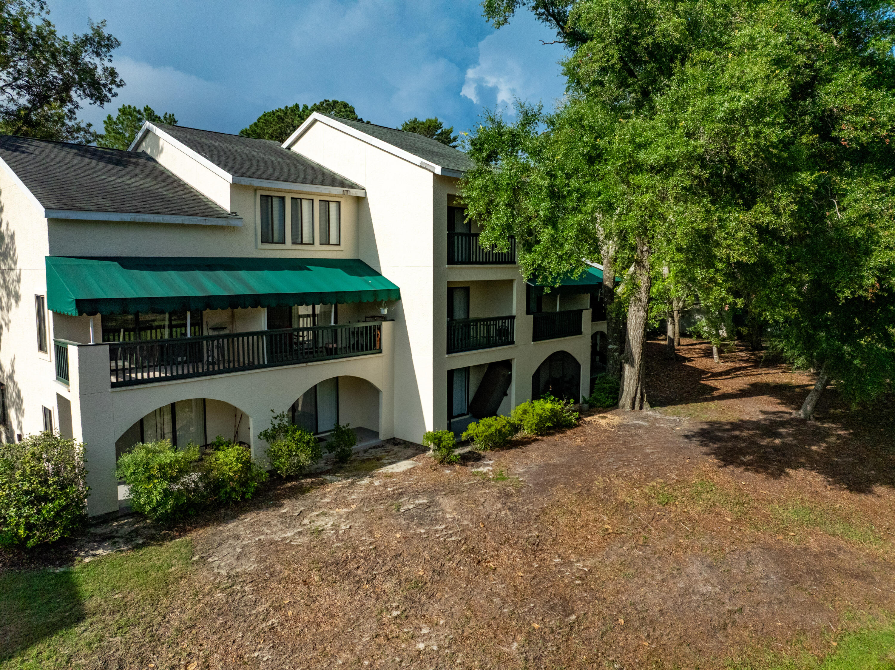 LAKESIDE CONDO AT BLUEWATER BAY - Residential