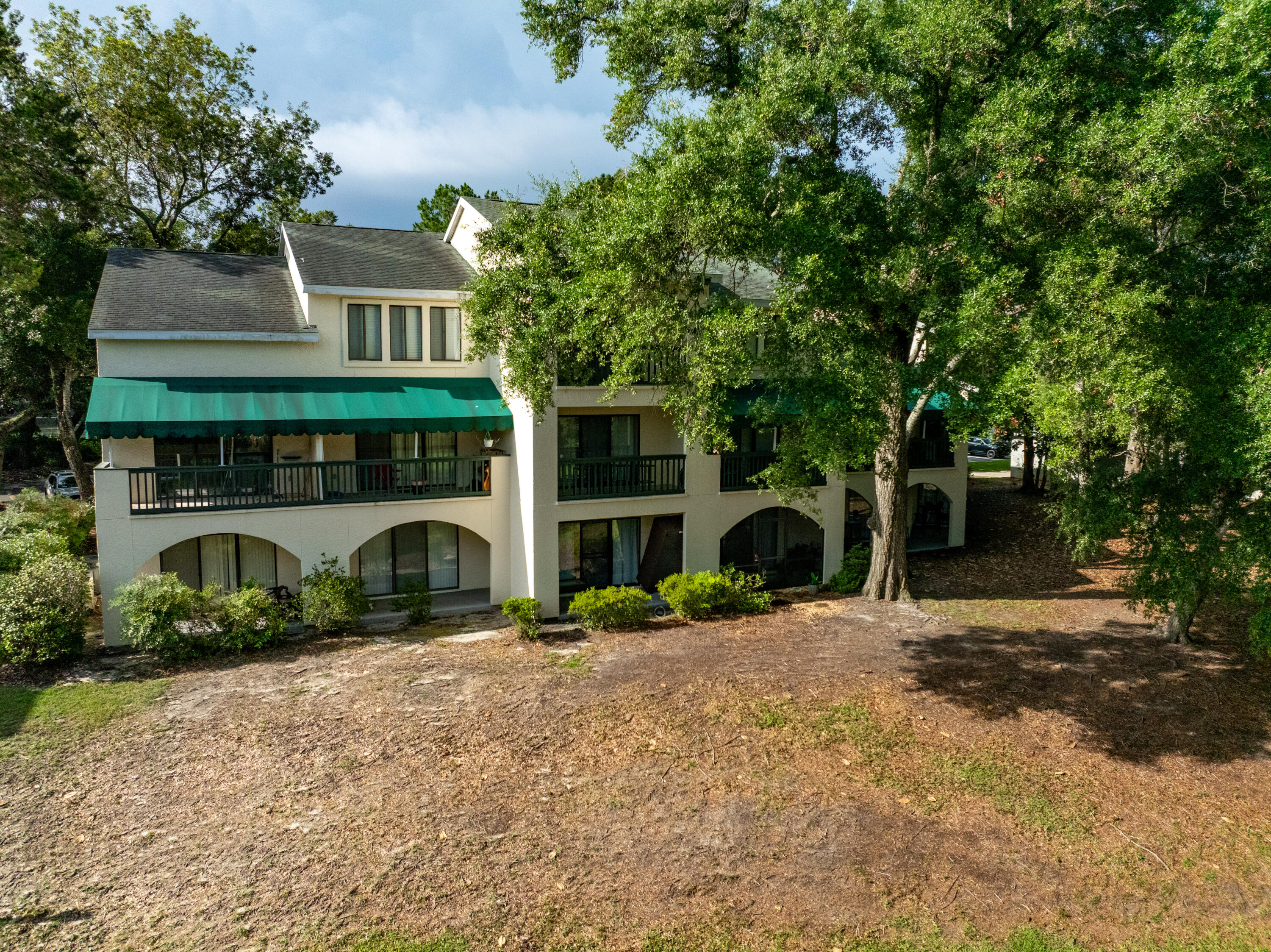 LAKESIDE CONDO AT BLUEWATER BAY - Residential