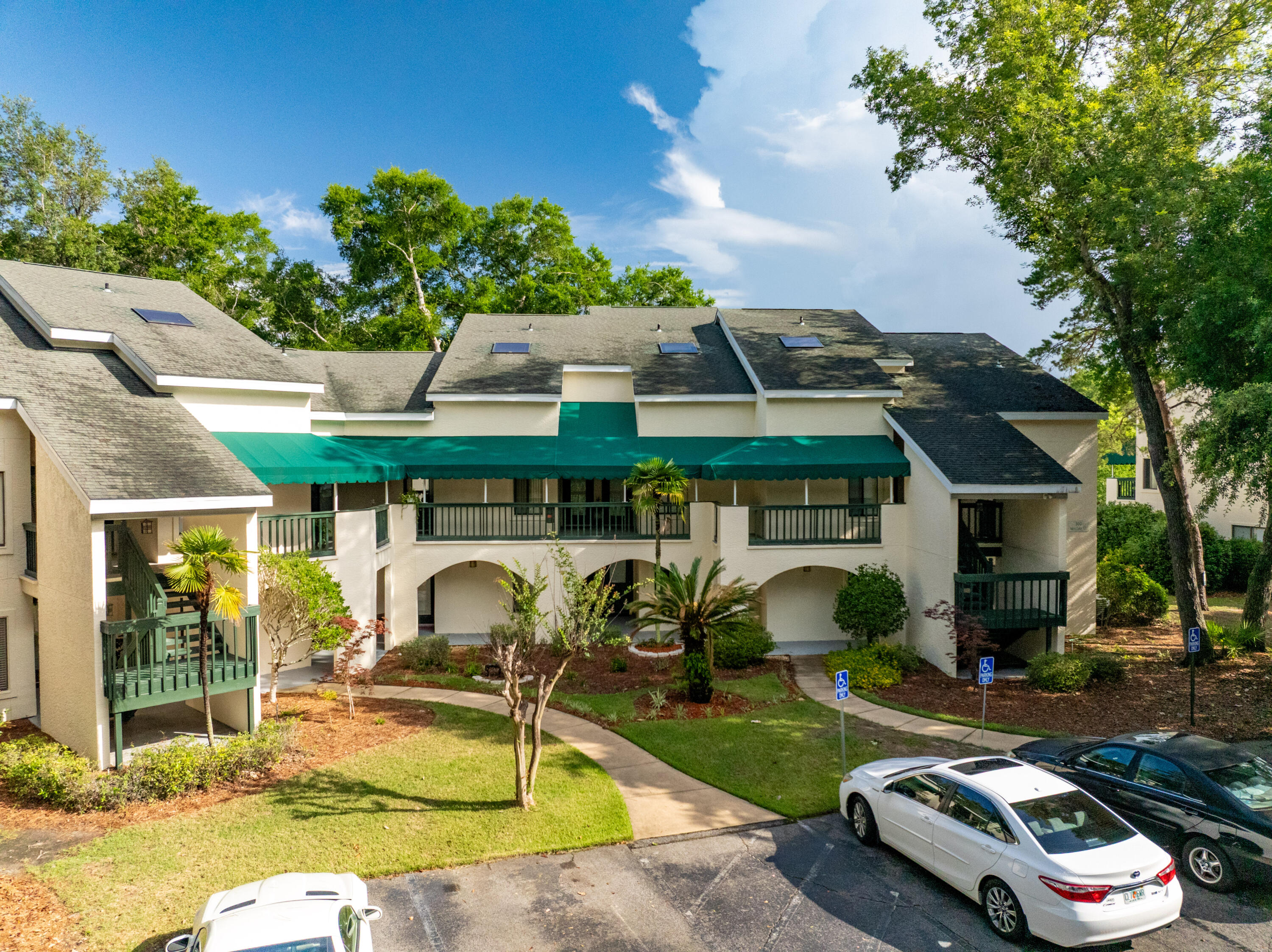 LAKESIDE CONDO AT BLUEWATER BAY - Residential