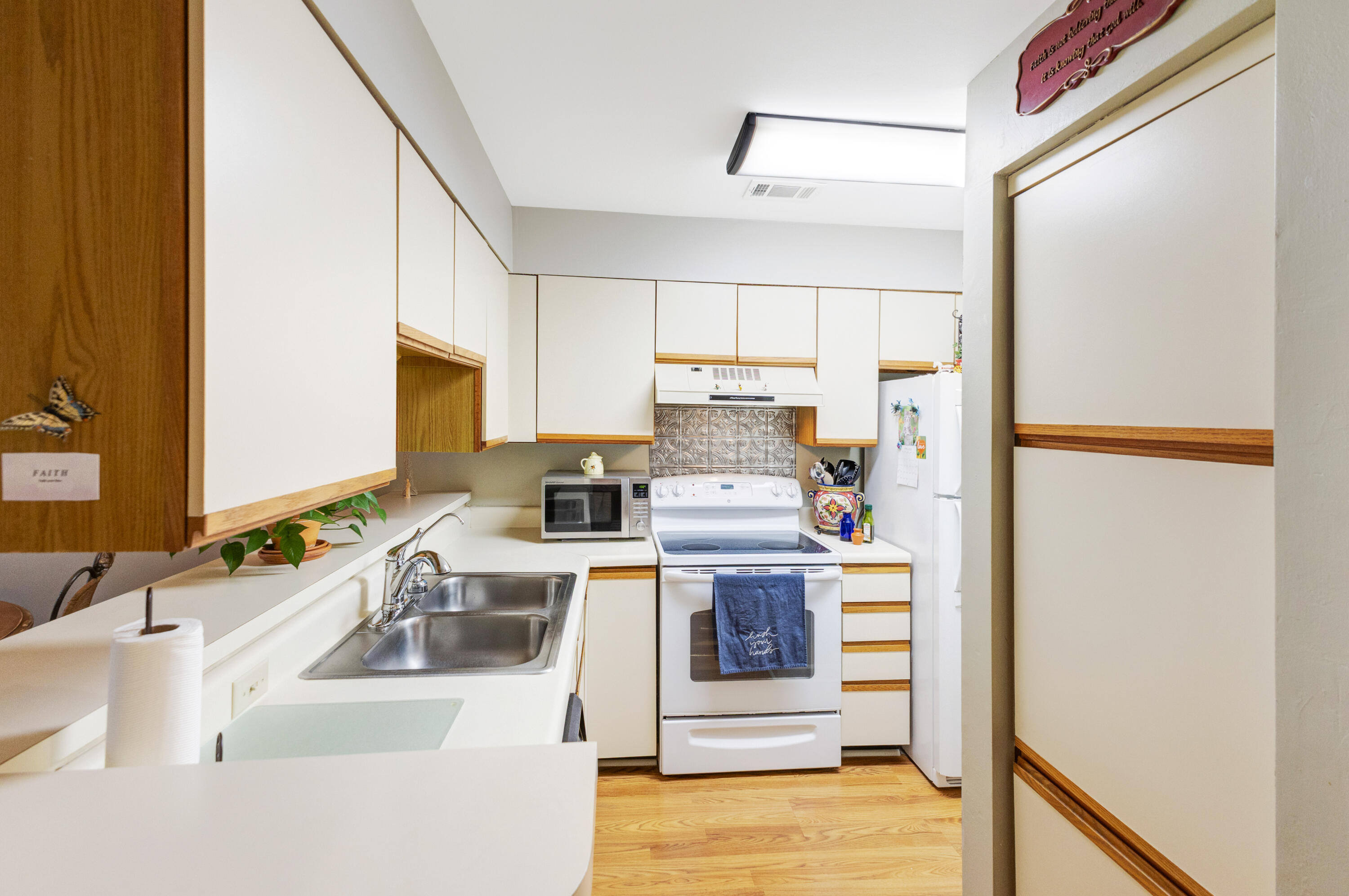 LAKESIDE CONDO AT BLUEWATER BAY - Residential