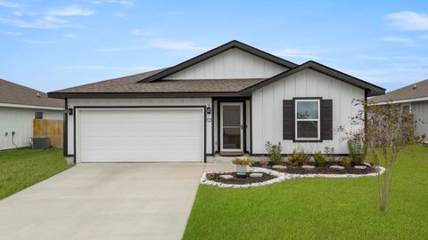 Photo of 932 Sandbar Loop, Crestview, FL 32539 (MLS # 989274)