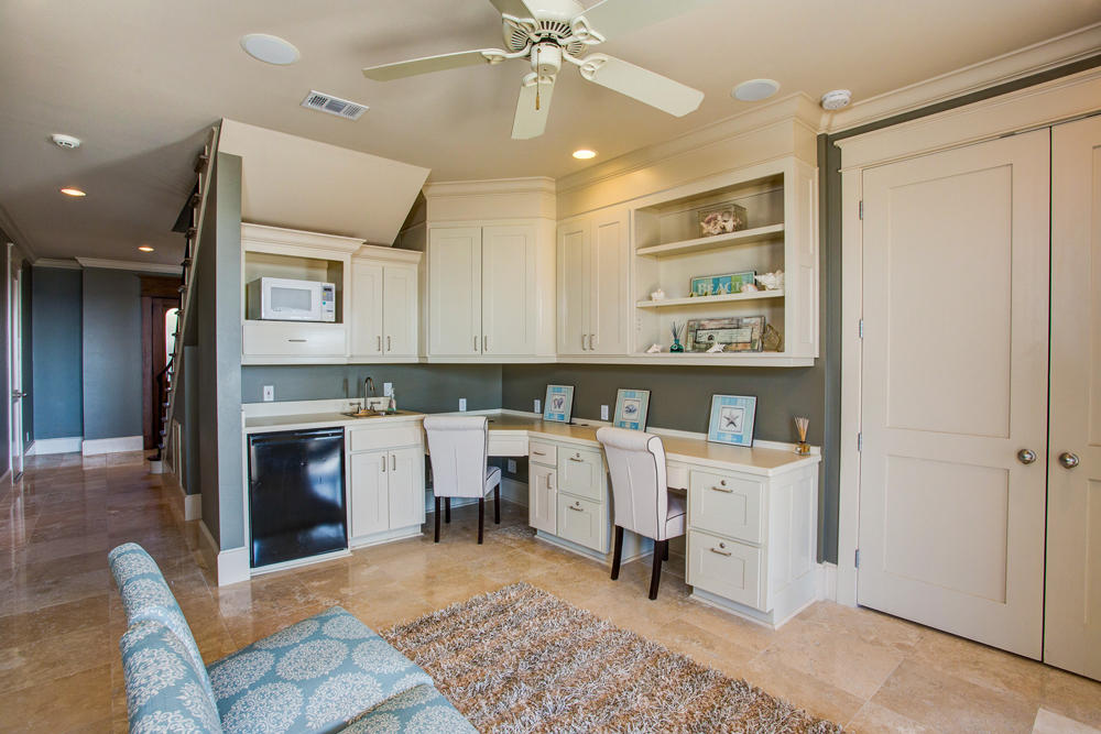 AVALON BEACH ESTATES - Residential