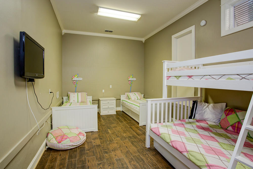 AVALON BEACH ESTATES - Residential