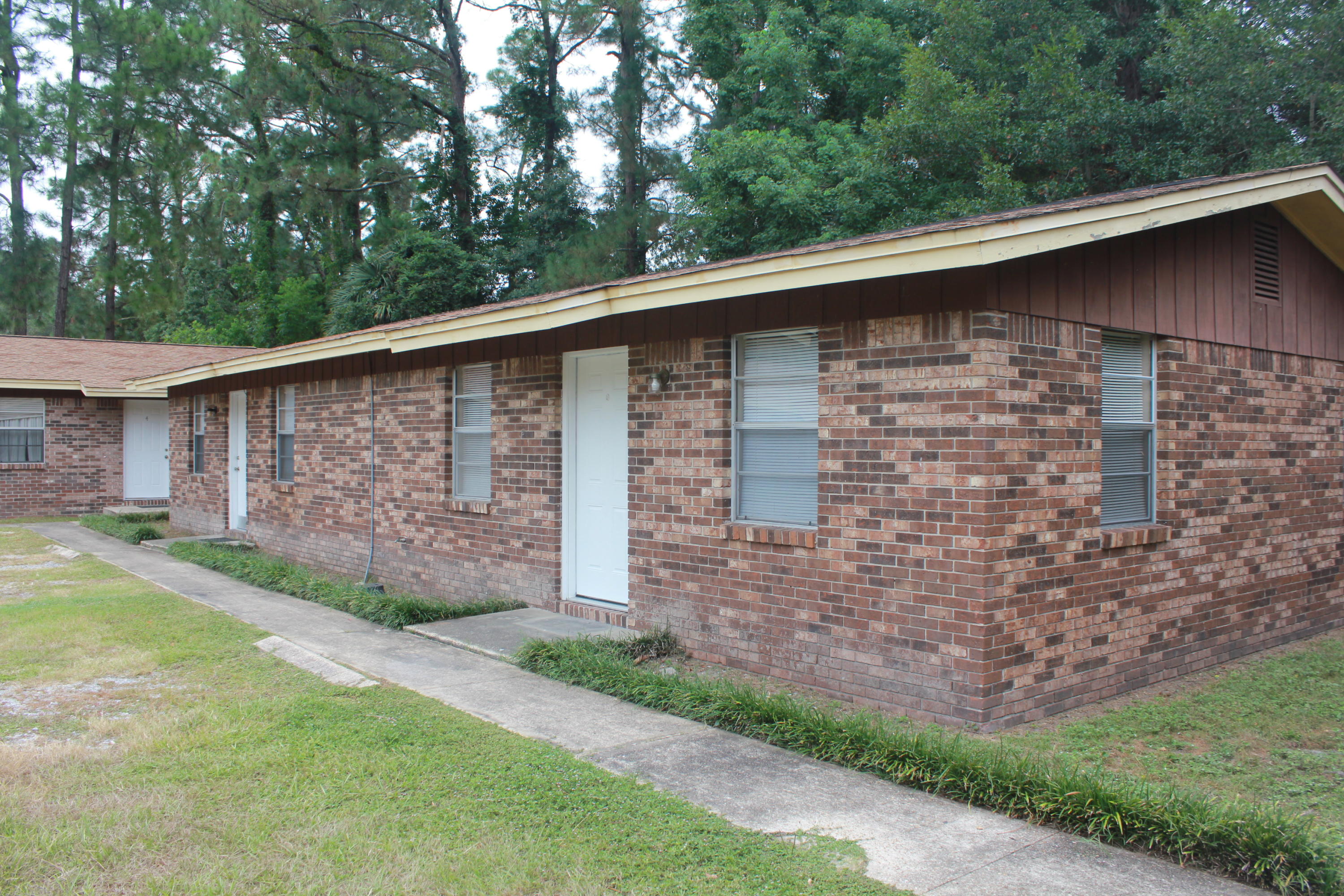 Cute duplex minutes baseball fields, post office, schools and Eglin. Washer/dryer hook-ups. No pets. No smoking. Tile flooring. Easy application process, apply today!