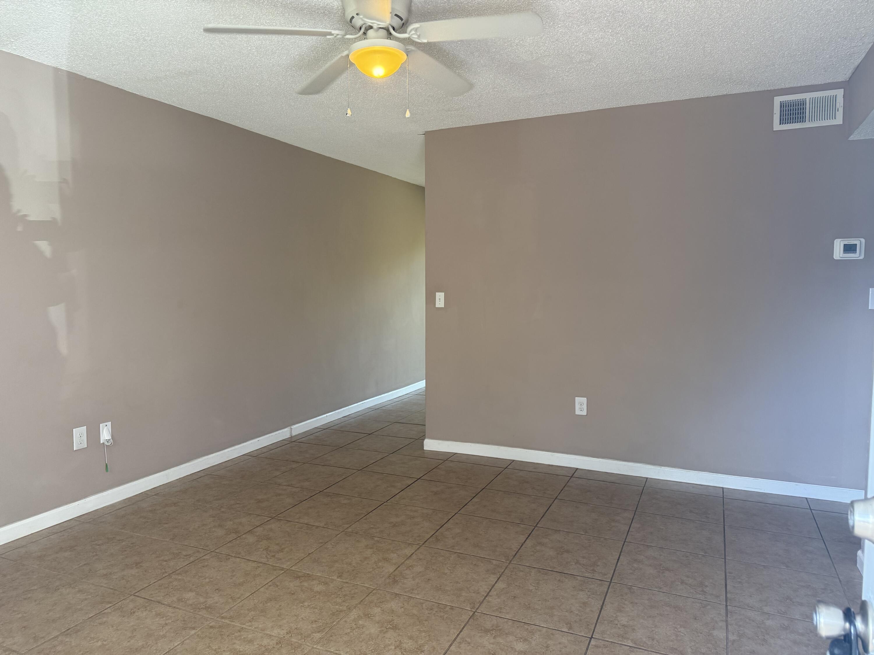 SUNSET STRIP S/D LOT 4 BLK 5 - Residential Lease