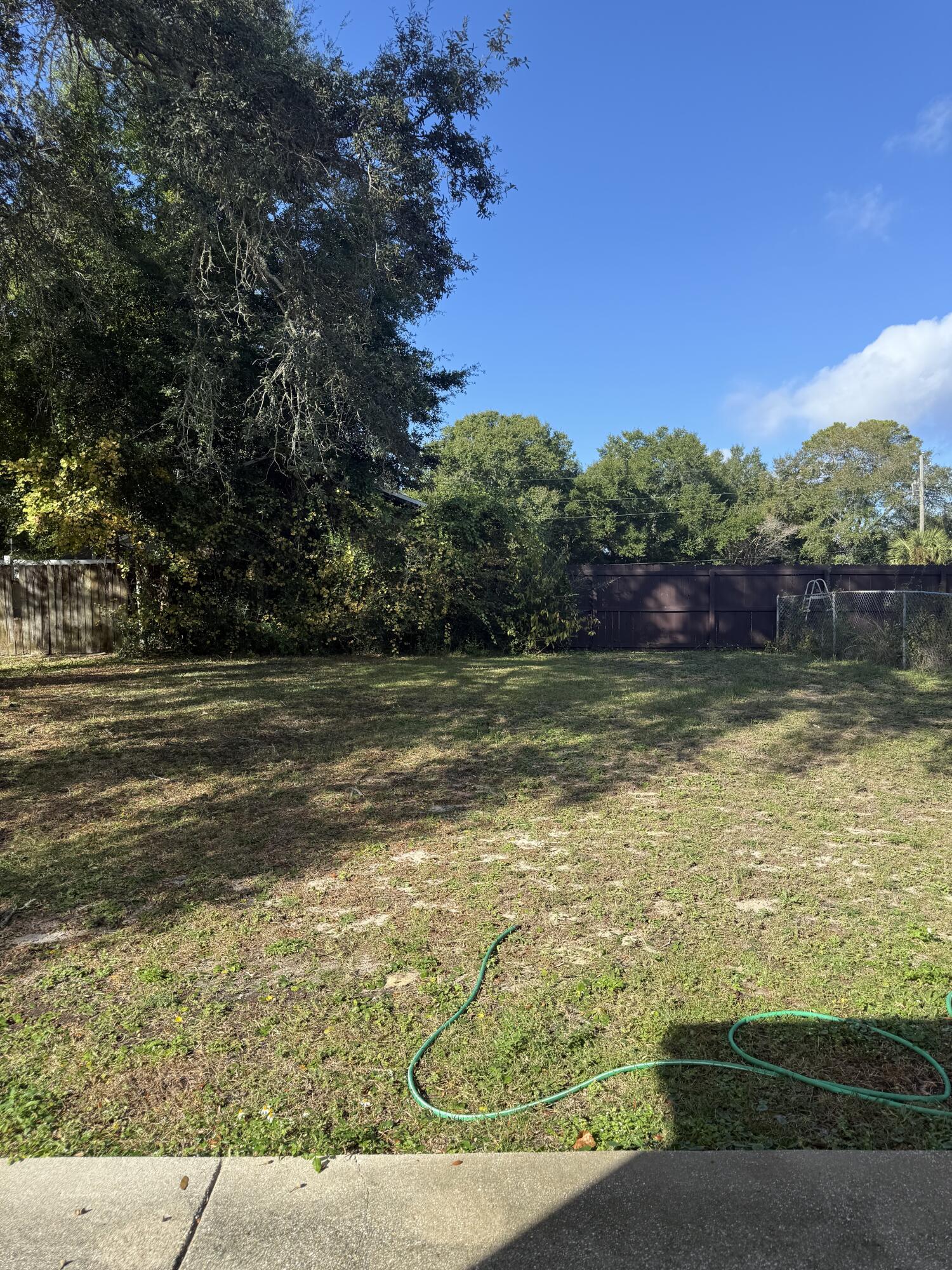 SUNSET STRIP S/D LOT 4 BLK 5 - Residential Lease