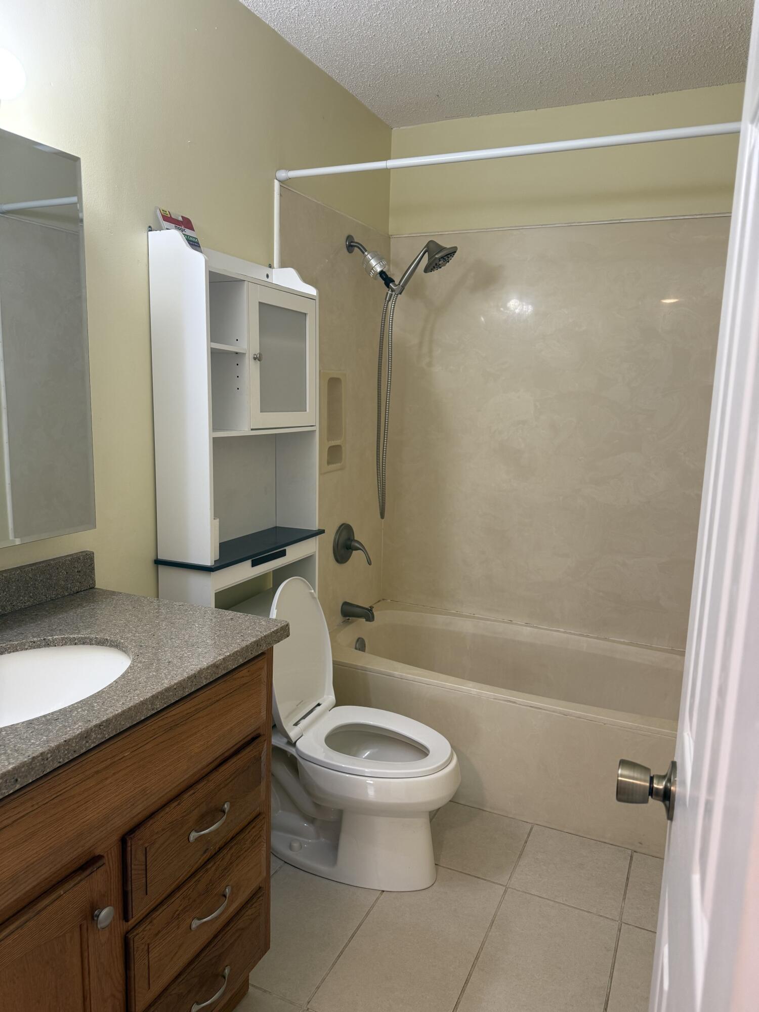 SUNSET STRIP S/D LOT 4 BLK 5 - Residential Lease