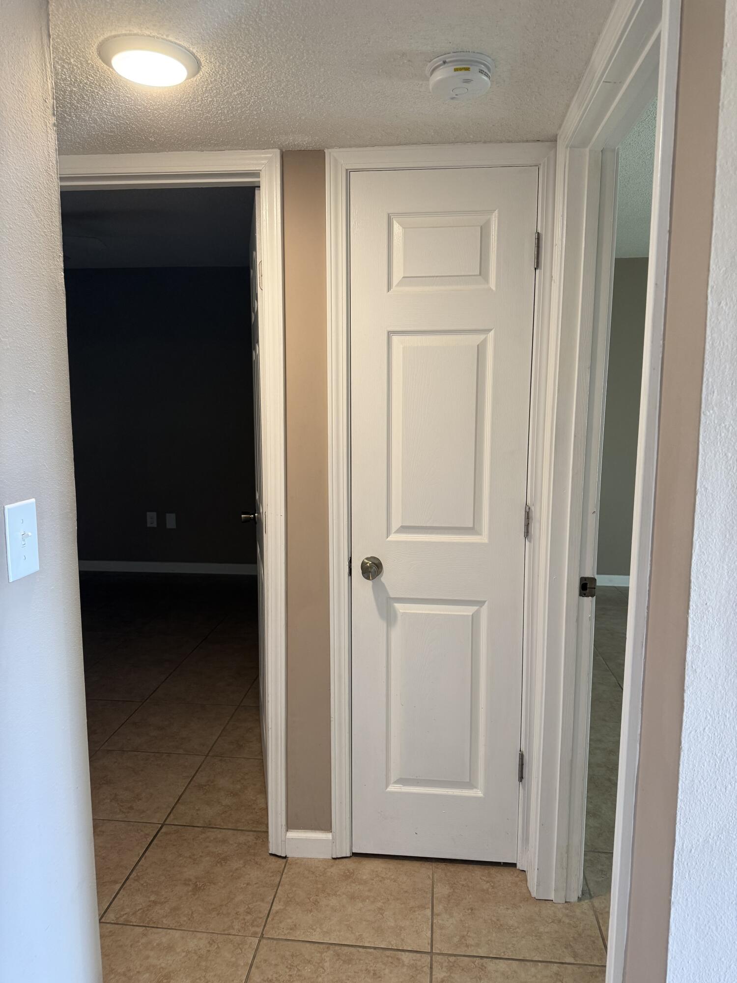 SUNSET STRIP S/D LOT 4 BLK 5 - Residential Lease