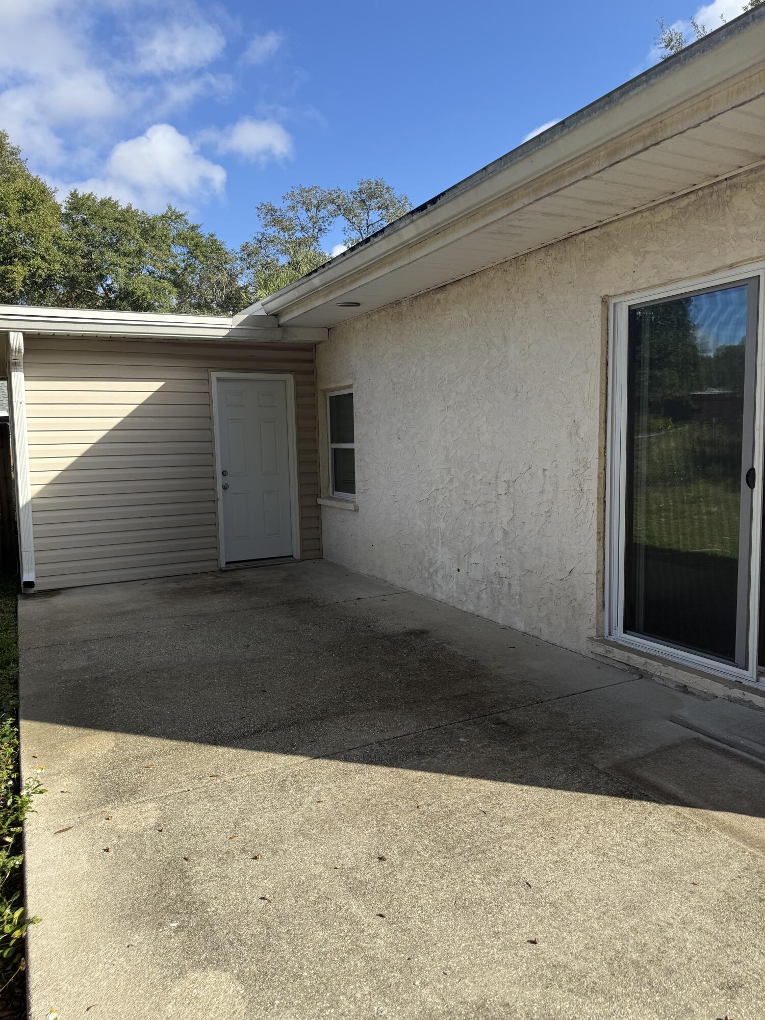 SUNSET STRIP S/D LOT 4 BLK 5 - Residential Lease