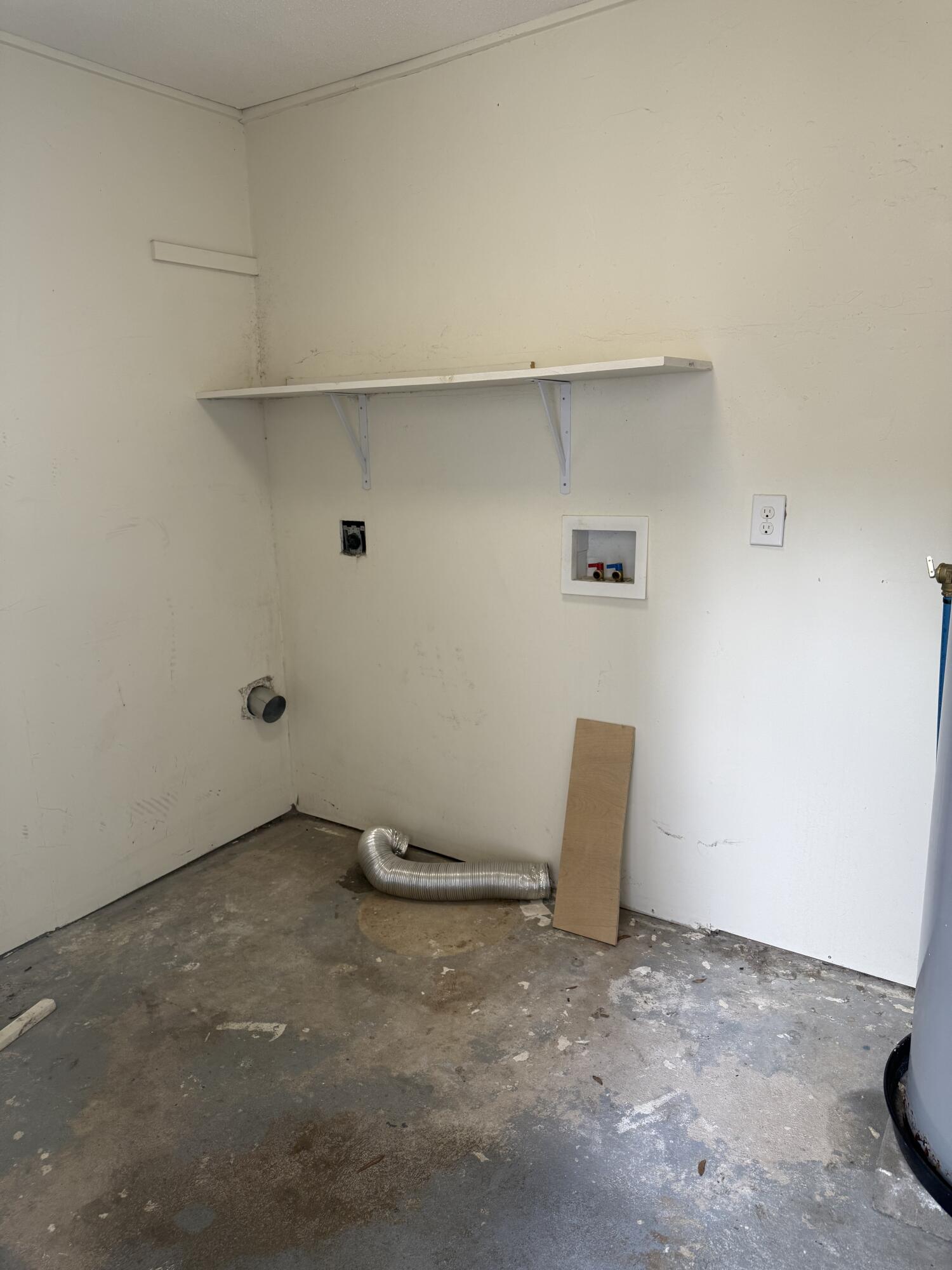 SUNSET STRIP S/D LOT 4 BLK 5 - Residential Lease