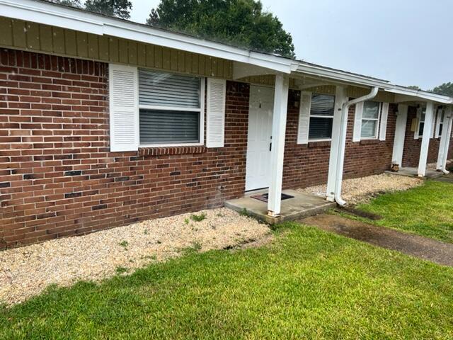 Single story, end unit apartment, located .5 mile from HWY 98.This home features a bright open floor plan, a modern kitchen with stainless steel appliances and Spacious bedrooms. Conveniently located near schools, shopping, and dining. *All Coastal Realty Services residents are enrolled in the Resident Benefits Package (RBP) which includes renters insurance, HVAC air filter delivery (for applicable properties) and our best-in-class resident rewards program, and much more! More details upon application.*