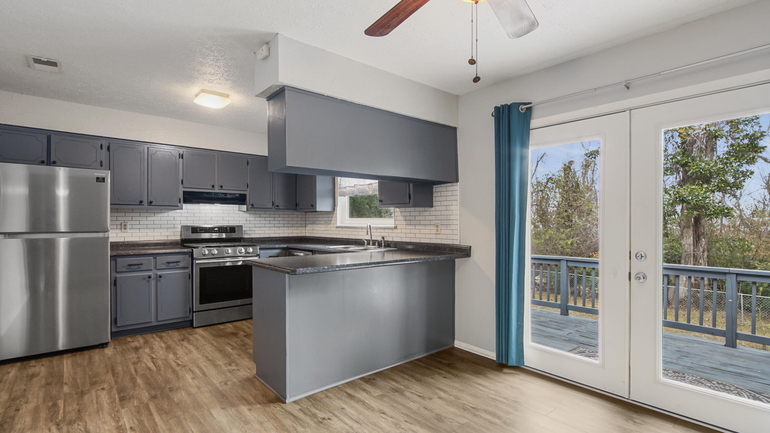 IMPERIAL OAKS - Residential