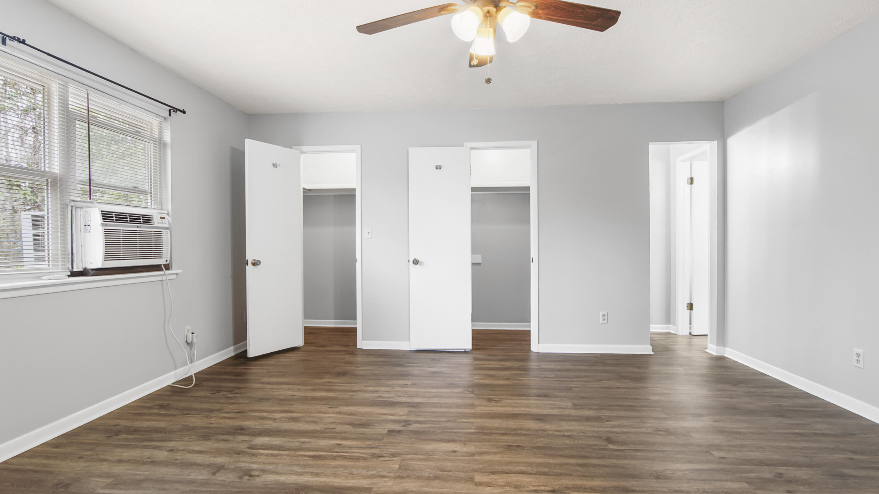 IMPERIAL OAKS - Residential