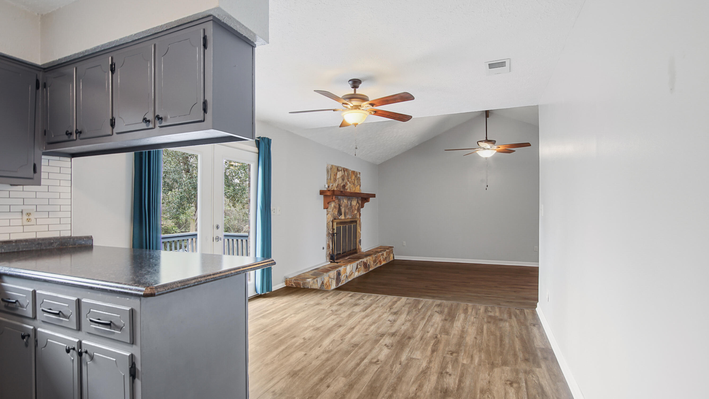IMPERIAL OAKS - Residential