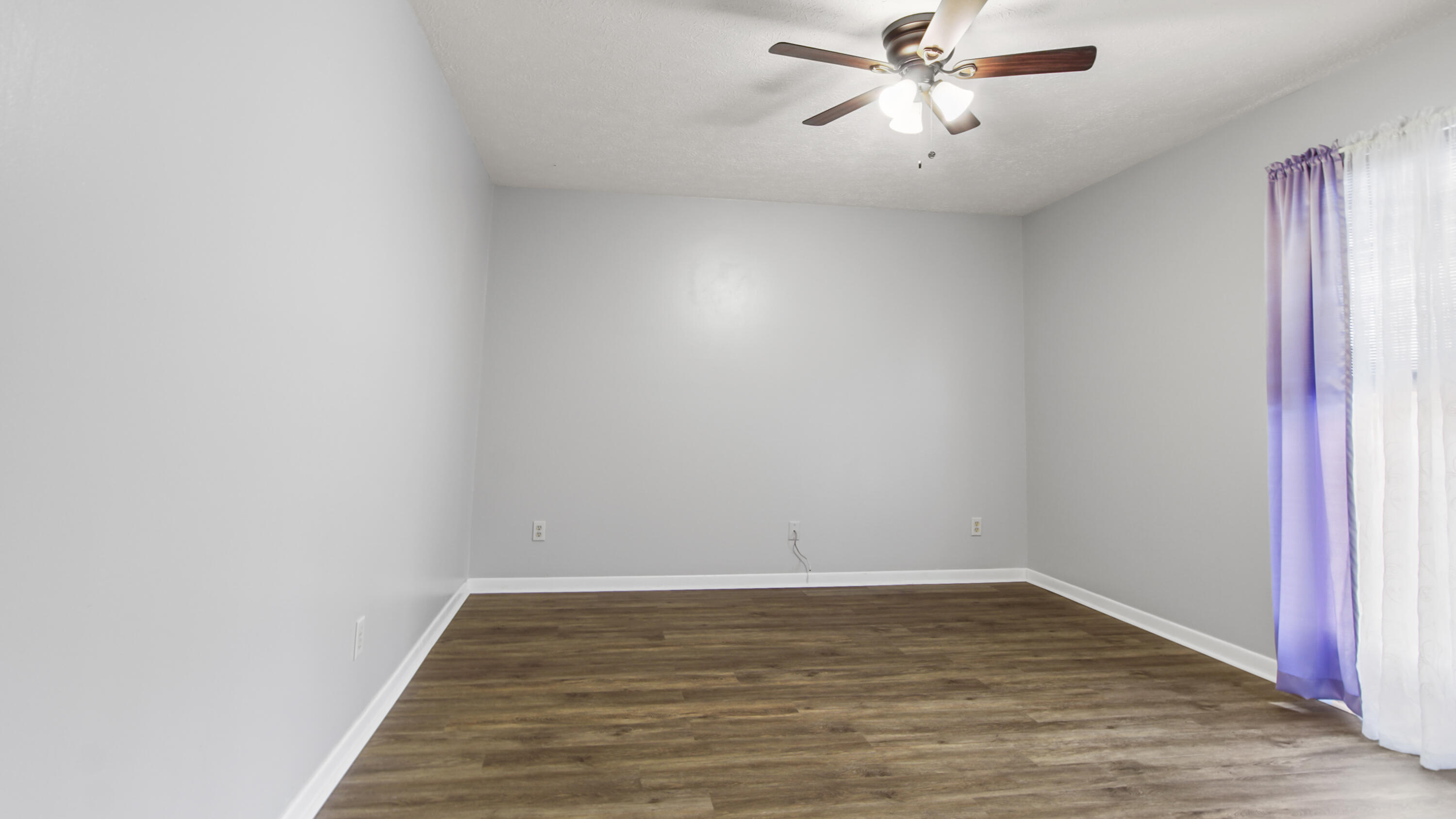 IMPERIAL OAKS - Residential