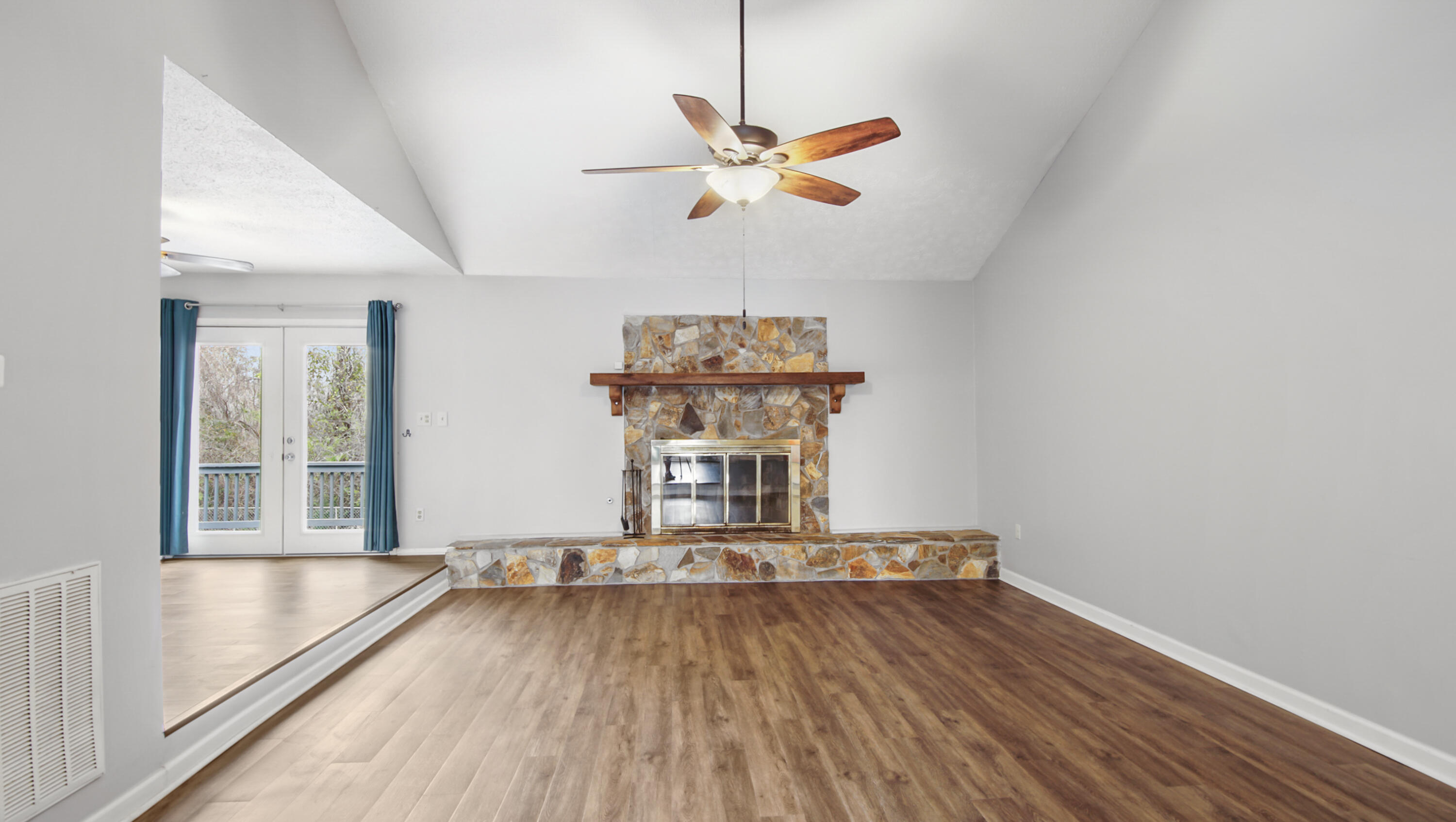 IMPERIAL OAKS - Residential