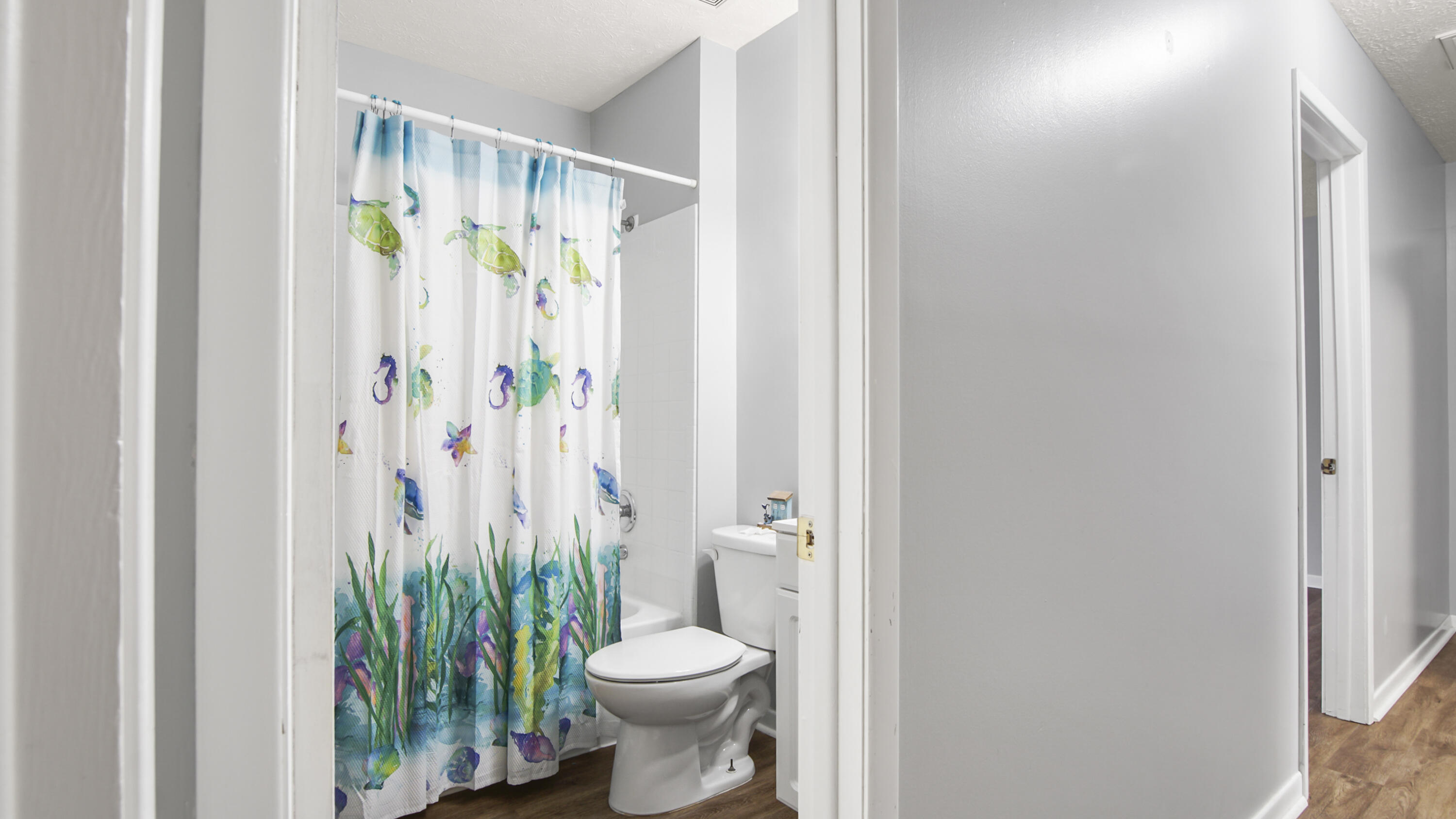 IMPERIAL OAKS - Residential