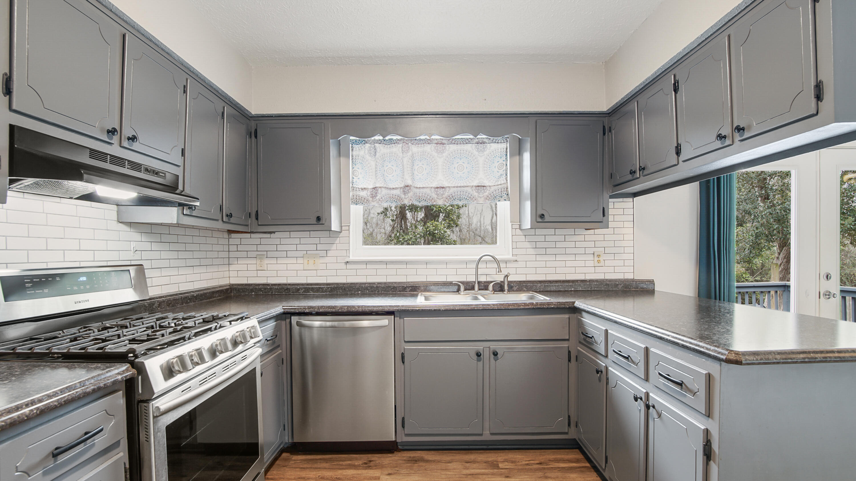 IMPERIAL OAKS - Residential