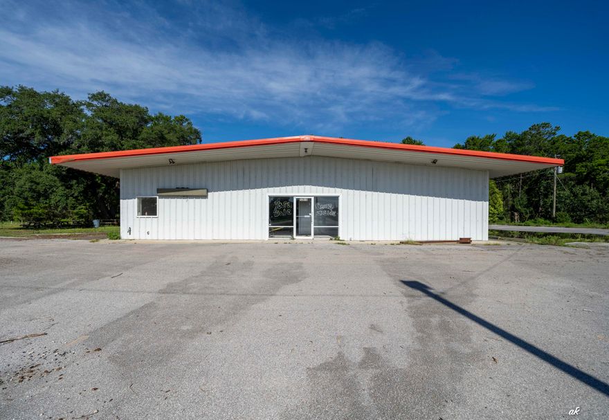 Commercial opportunity, Hwy 77, growth is here, and more business and residents are moving to North Bay County. Fantastic opportunity to own a metal / steel, building, 1.24 acres on Hwy 77. 15,000+ Traffic count and growing each year.
