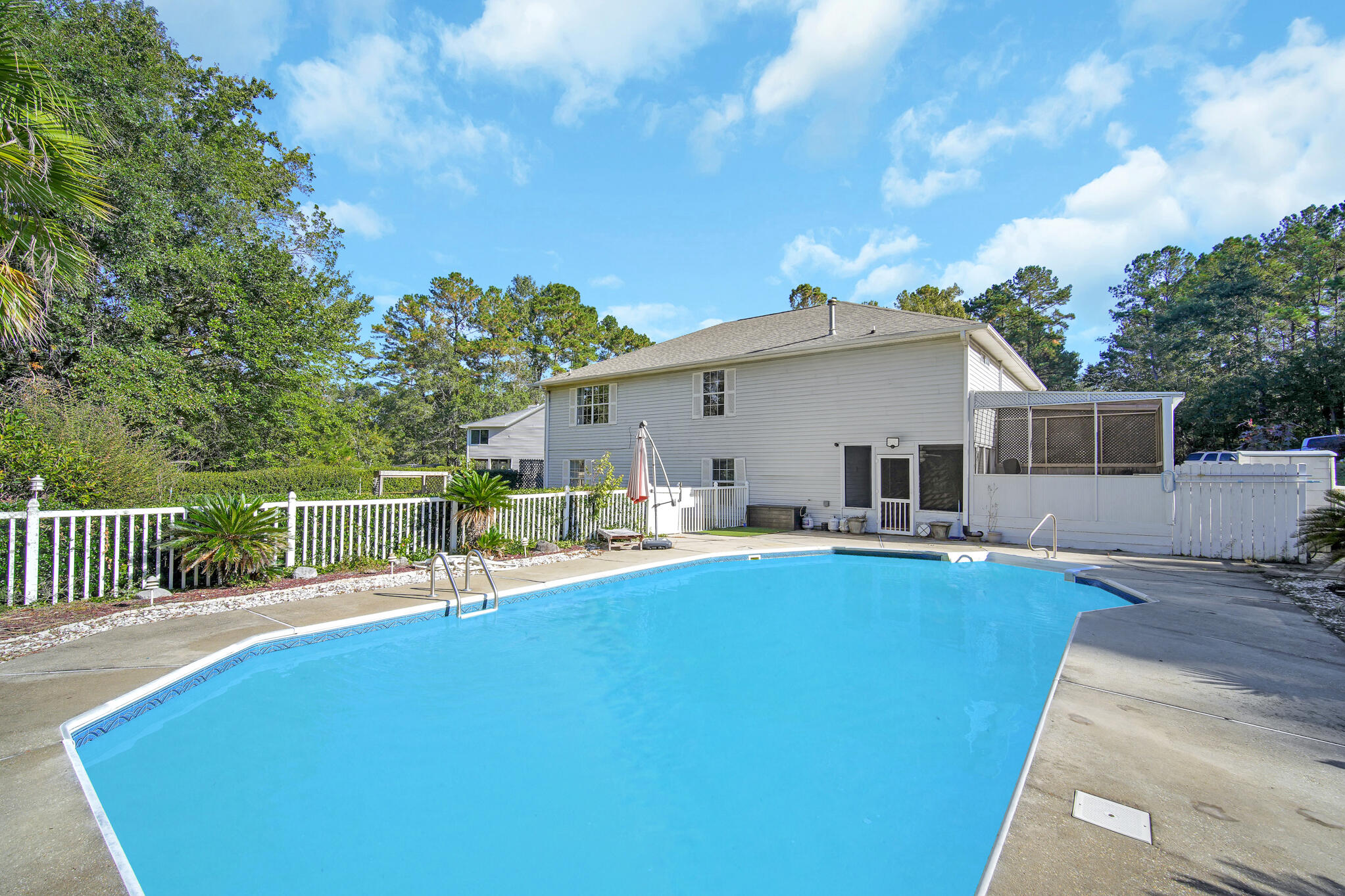 FOXWOOD ESTATES 1 - Residential