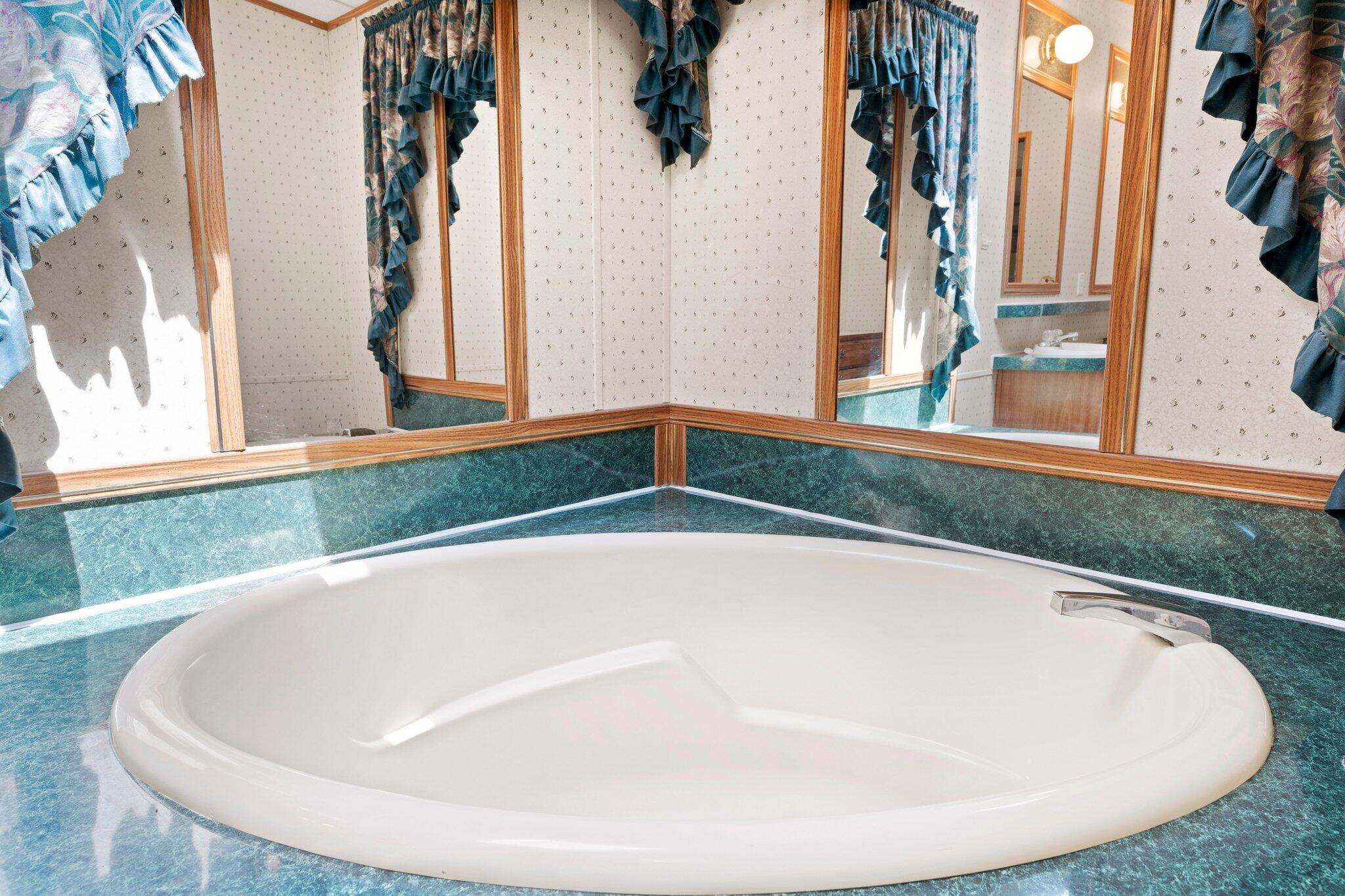 ANDERSON-BROOKS S/D ADD LOT 8 BLK F - Residential