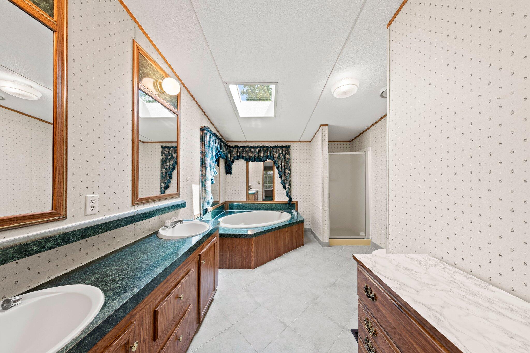 ANDERSON-BROOKS S/D ADD LOT 8 BLK F - Residential