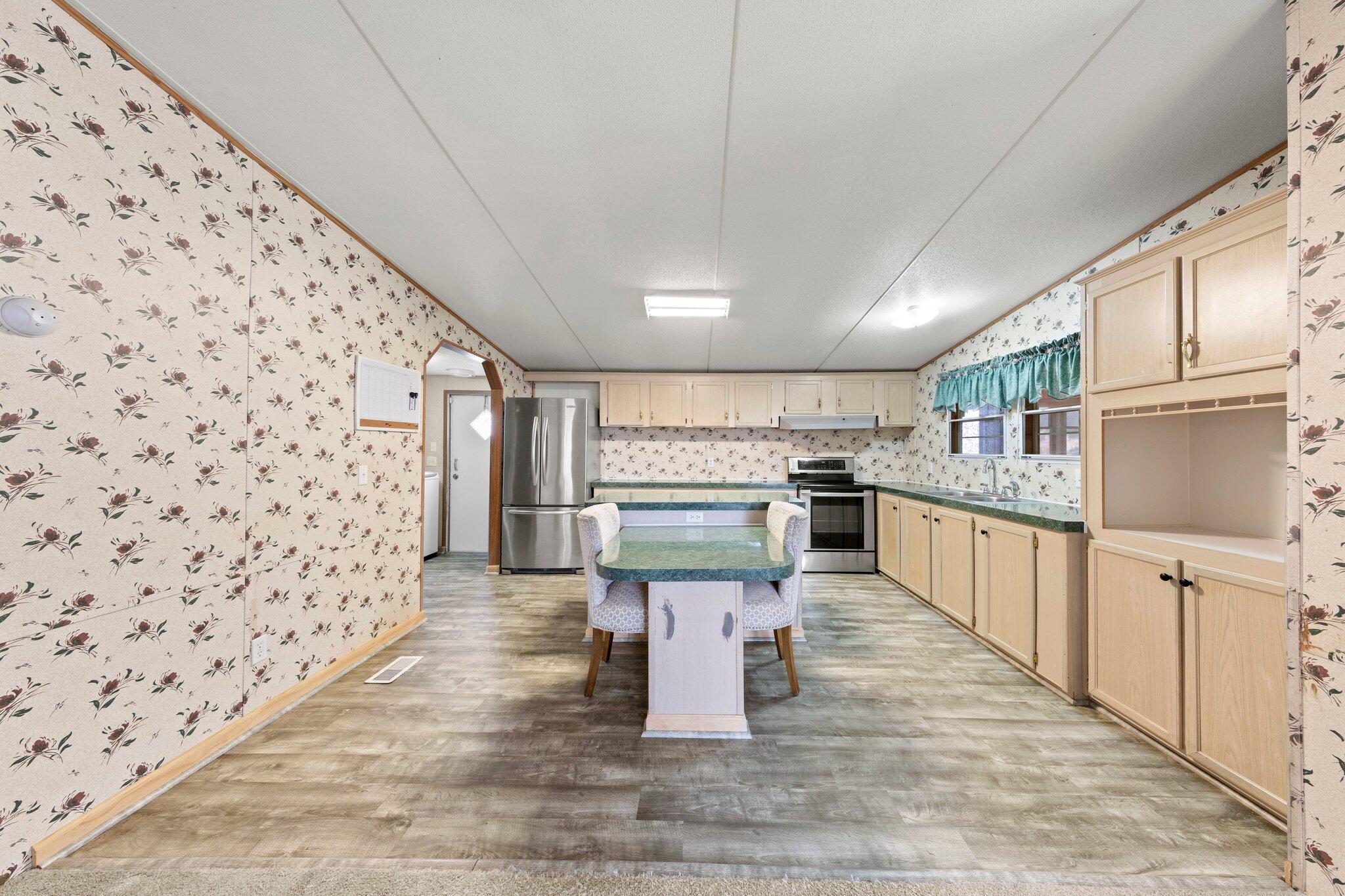 ANDERSON-BROOKS S/D ADD LOT 8 BLK F - Residential