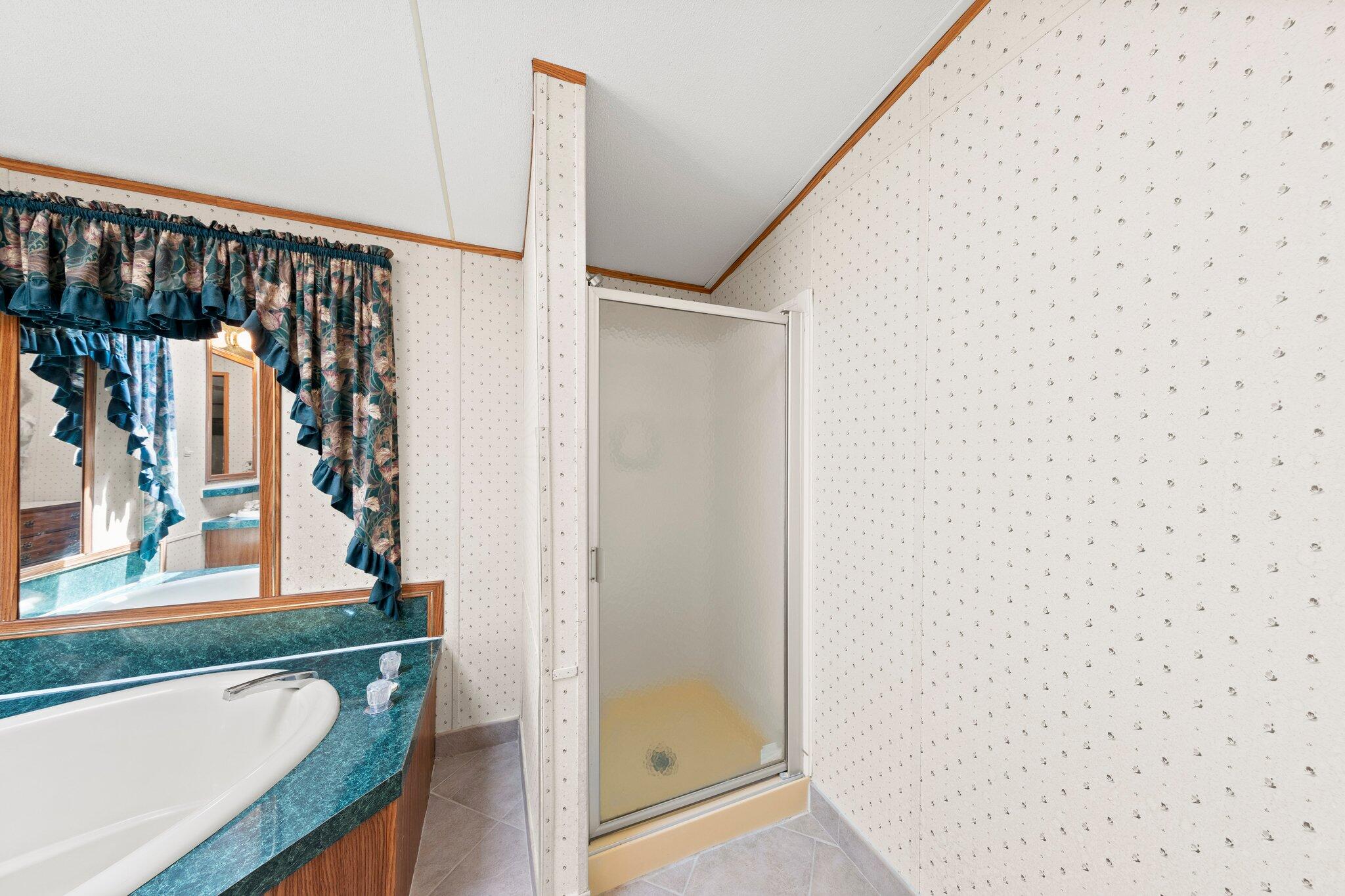 ANDERSON-BROOKS S/D ADD LOT 8 BLK F - Residential