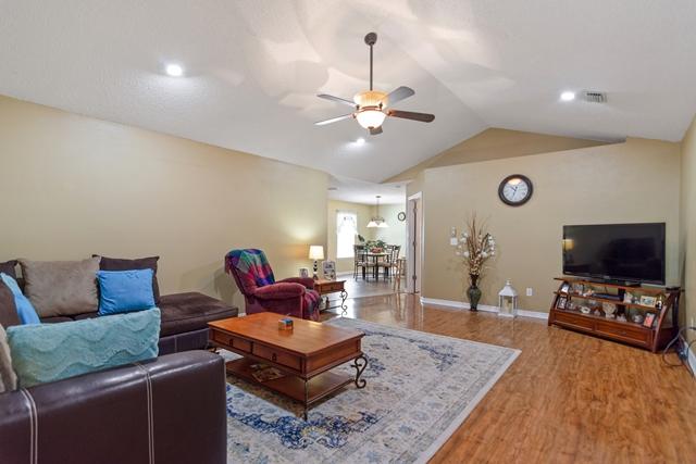 County Breeze Est - Residential