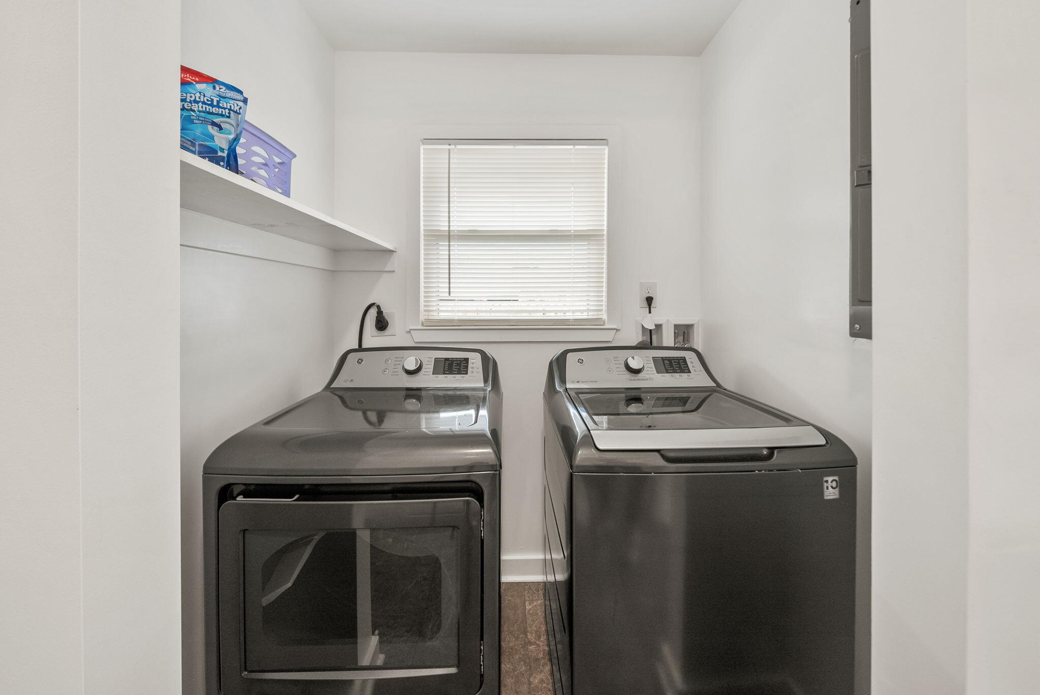 BAYWOOD SHORE ESTATES - Residential