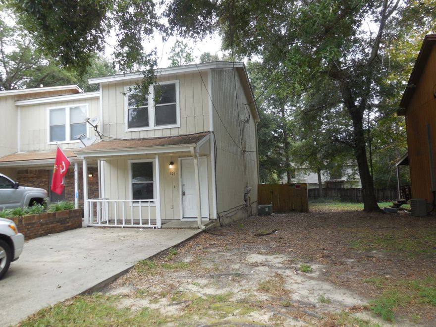 Nice 2 story townhouse centrally located in Crestview.