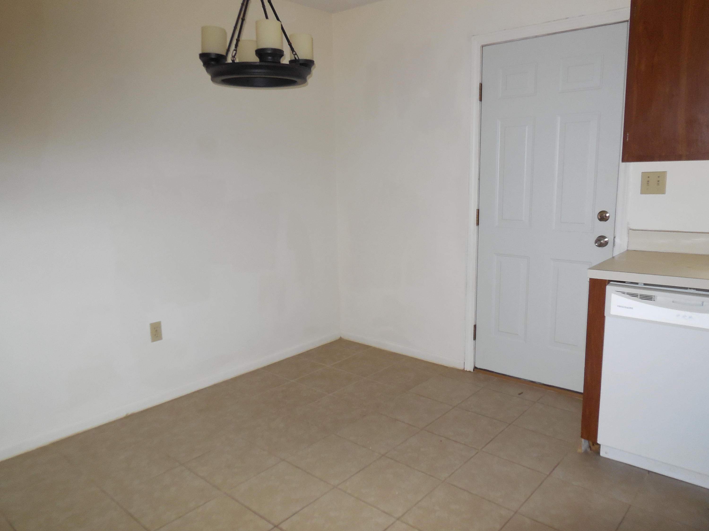 CRESTVIEW HEIGHTS 1ST ADDN - Residential Lease