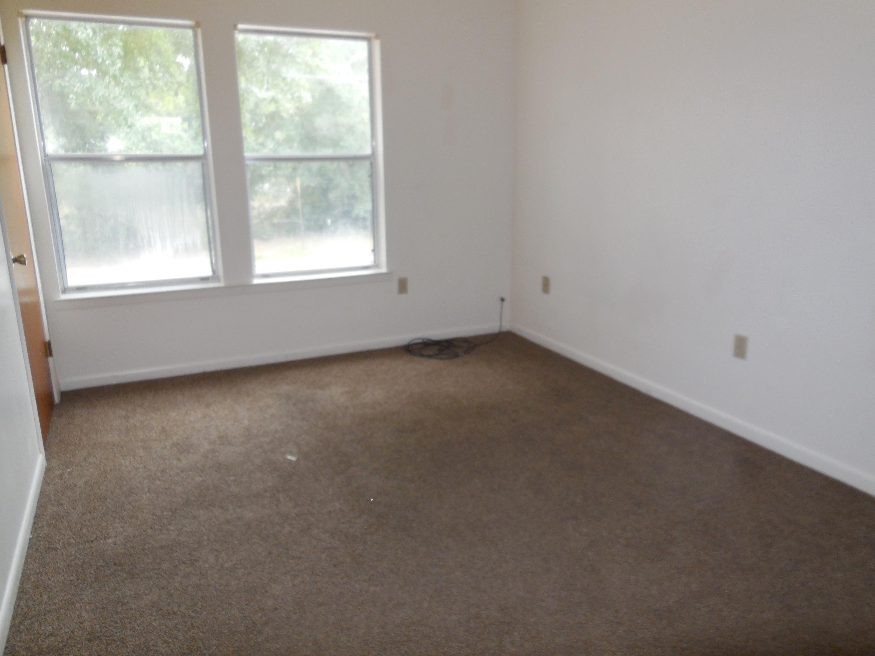 CRESTVIEW HEIGHTS 1ST ADDN - Residential Lease