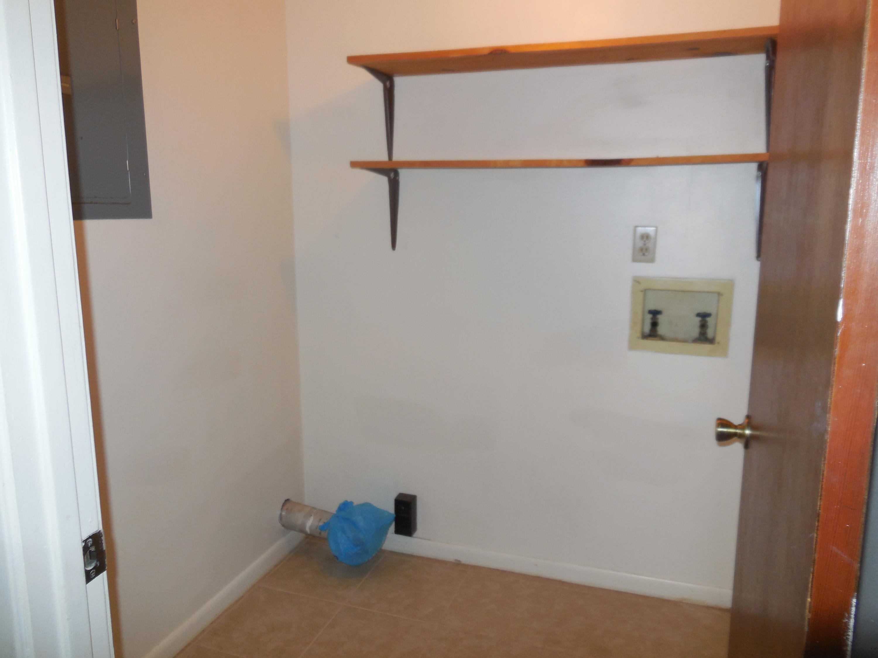 CRESTVIEW HEIGHTS 1ST ADDN - Residential Lease