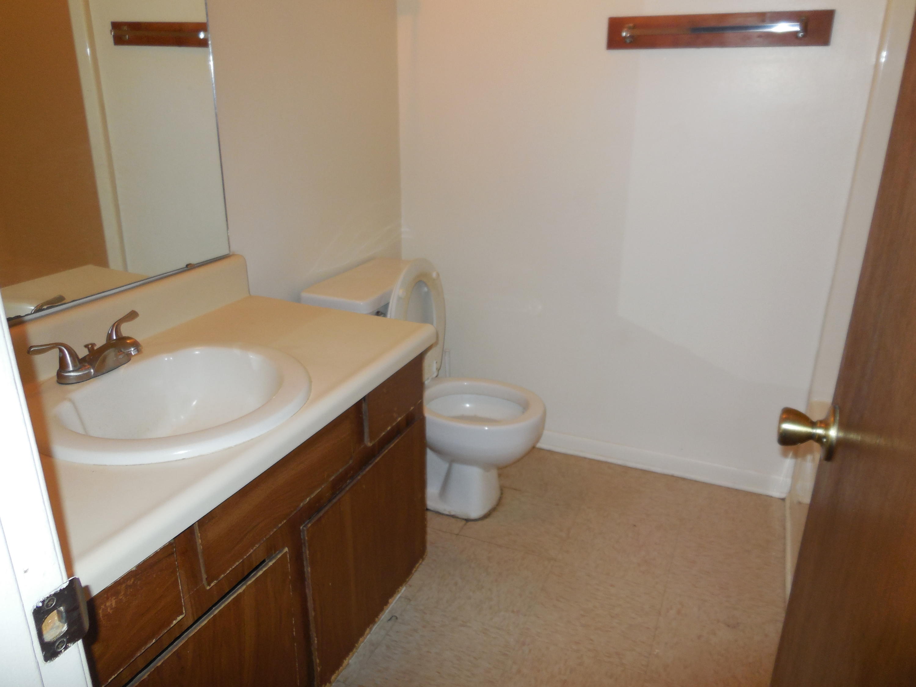 CRESTVIEW HEIGHTS 1ST ADDN - Residential Lease