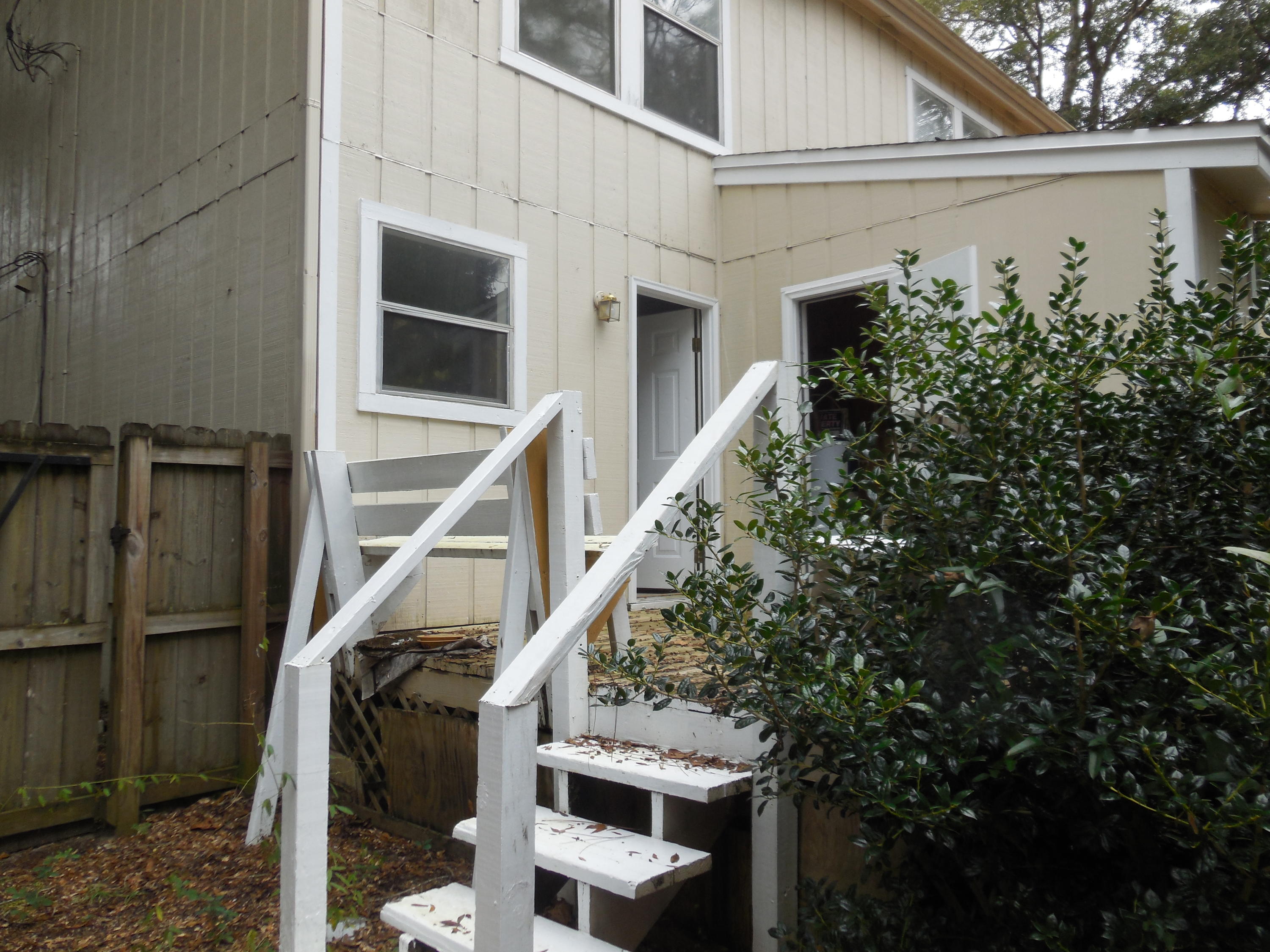 CRESTVIEW HEIGHTS 1ST ADDN - Residential Lease