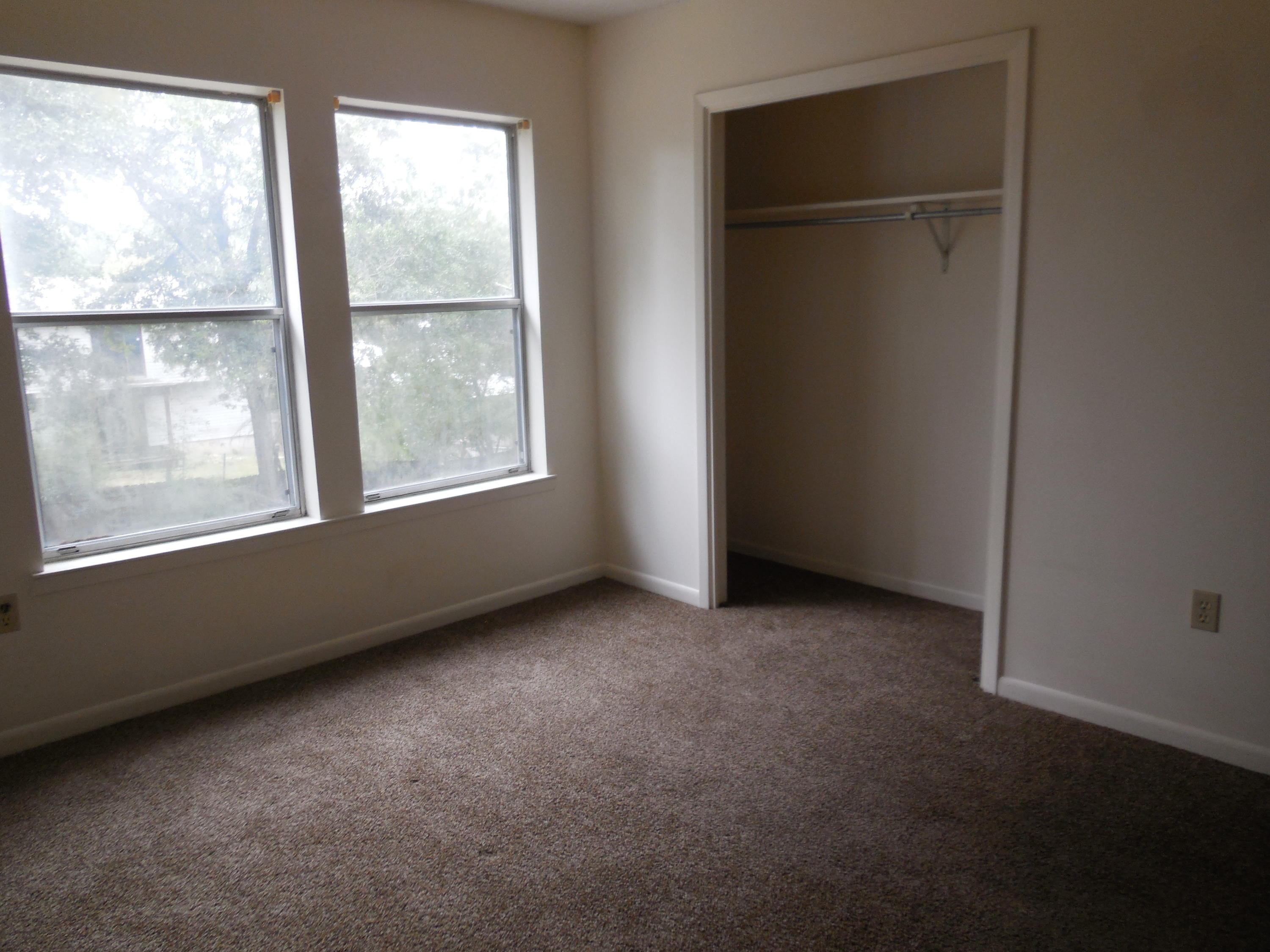 CRESTVIEW HEIGHTS 1ST ADDN - Residential Lease