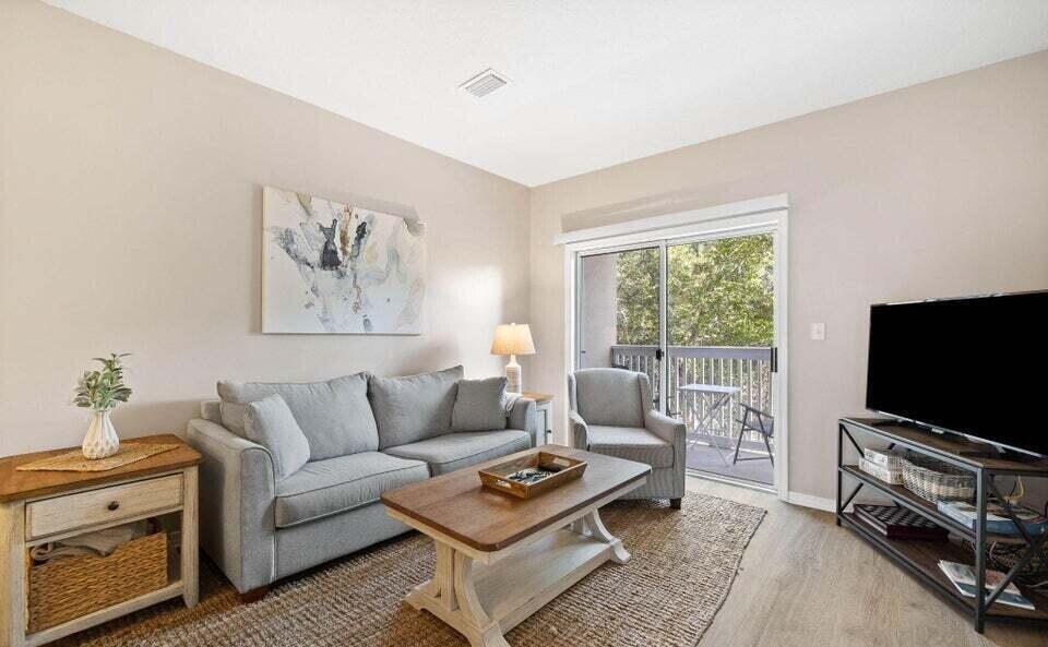 HERONS WATCH CONDO PH 4 - Residential