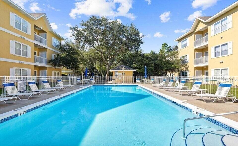 HERONS WATCH CONDO PH 4 - Residential