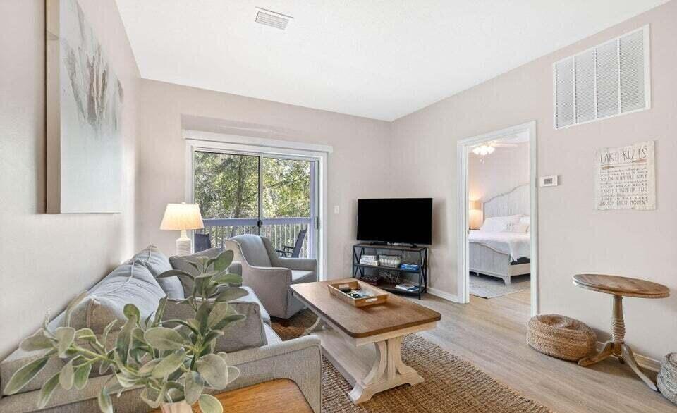 HERONS WATCH CONDO PH 4 - Residential