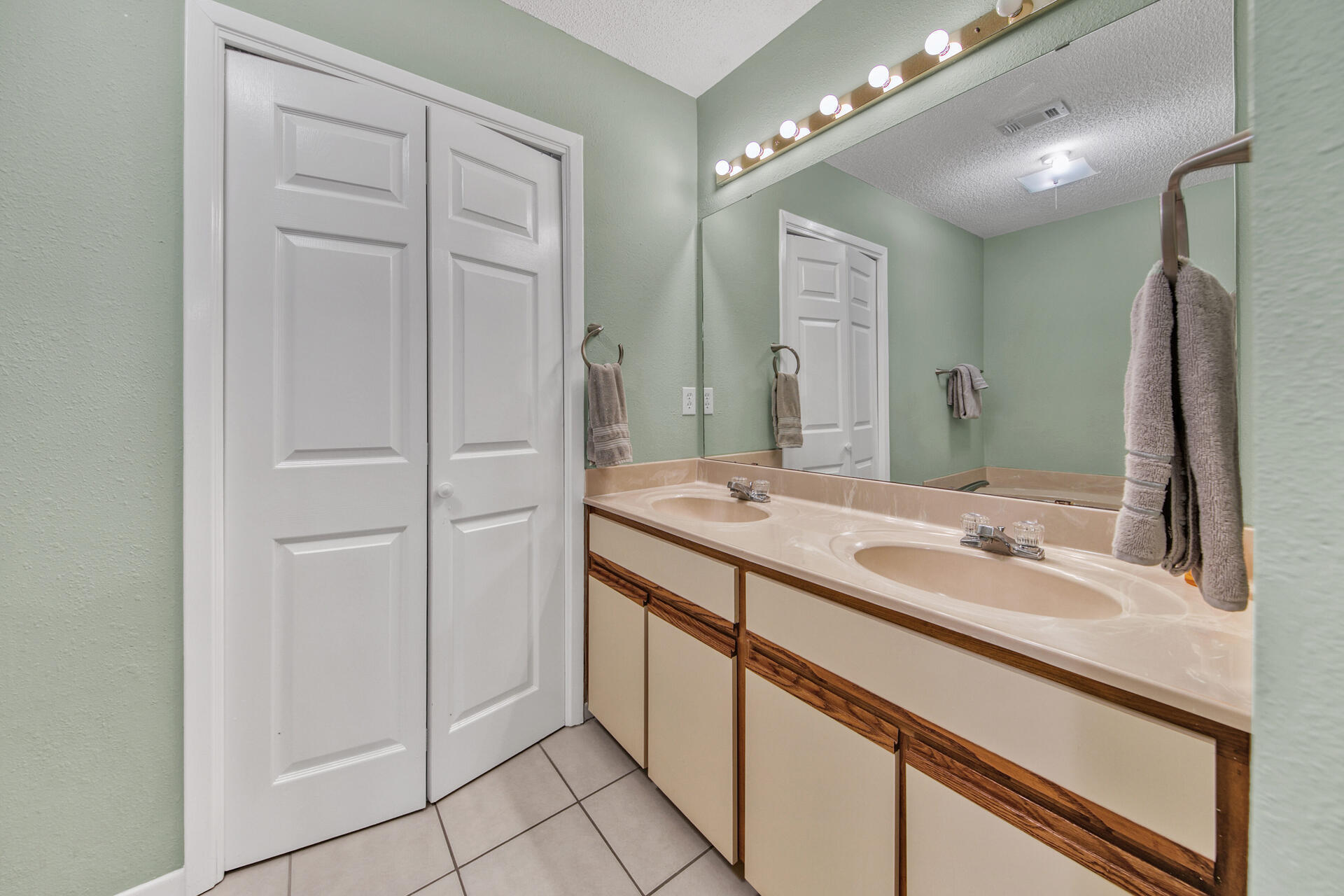 FAIRWAY LAKES PH 1 - Residential