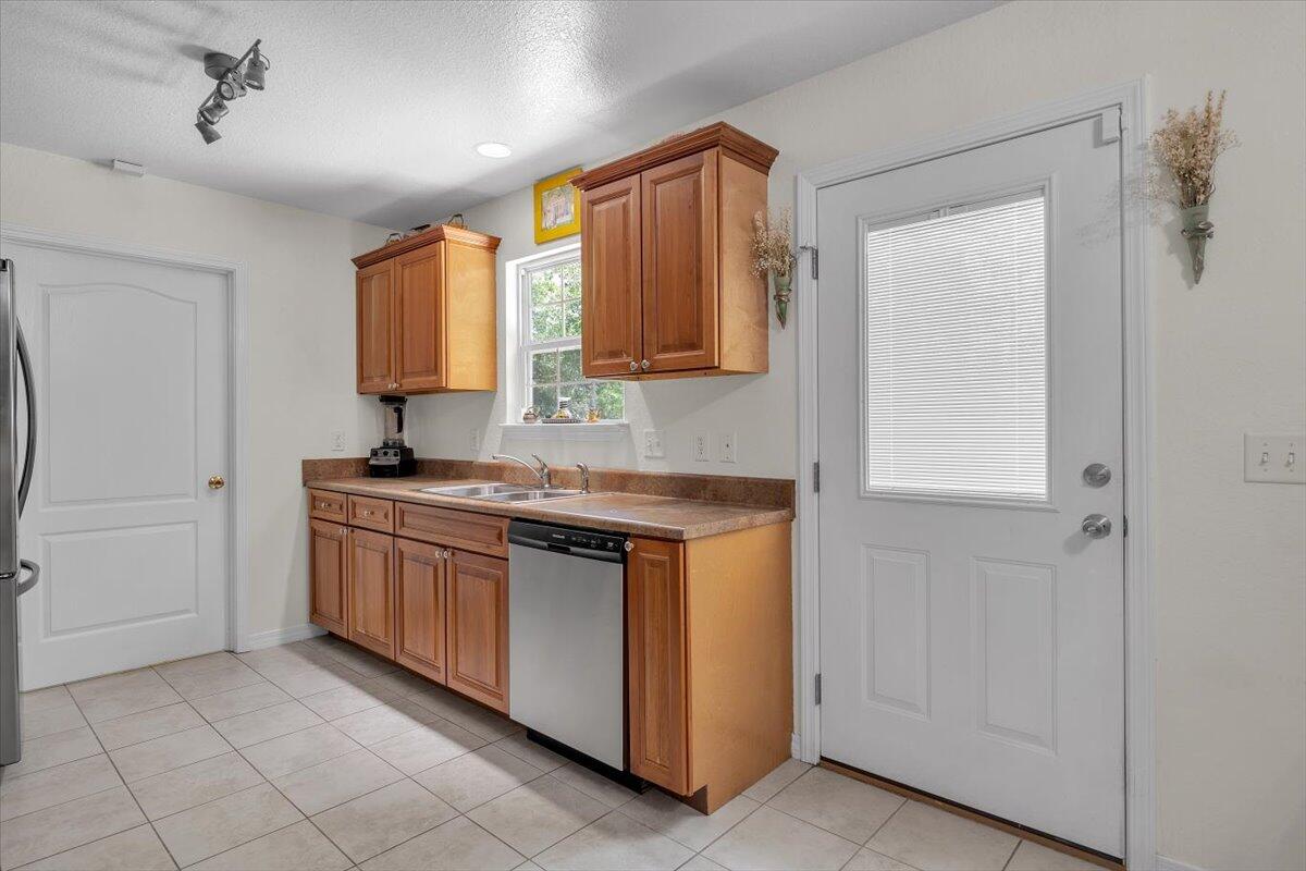 65 Sidney Ave - Residential