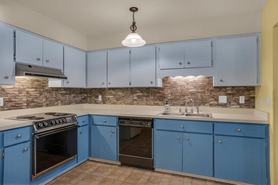 KELLY HILL ESTATES - Residential Lease