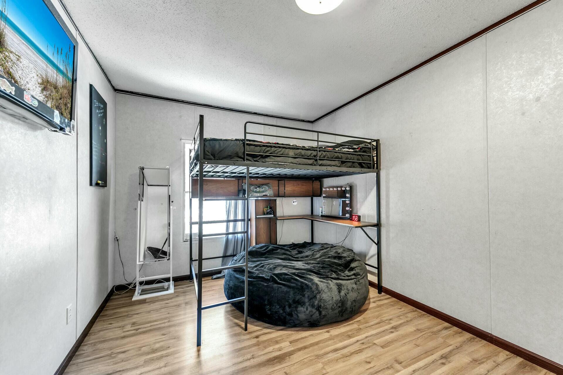 CREEKSIDE - Residential