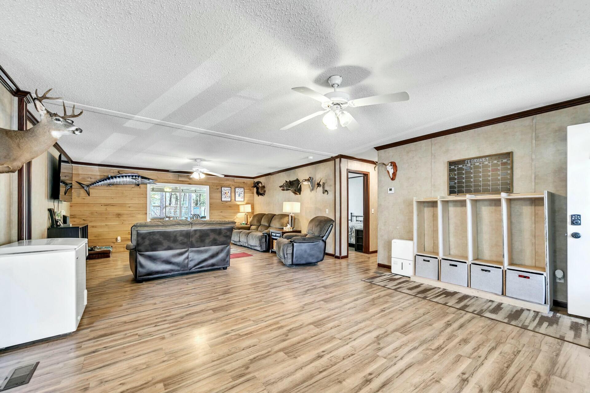 CREEKSIDE - Residential