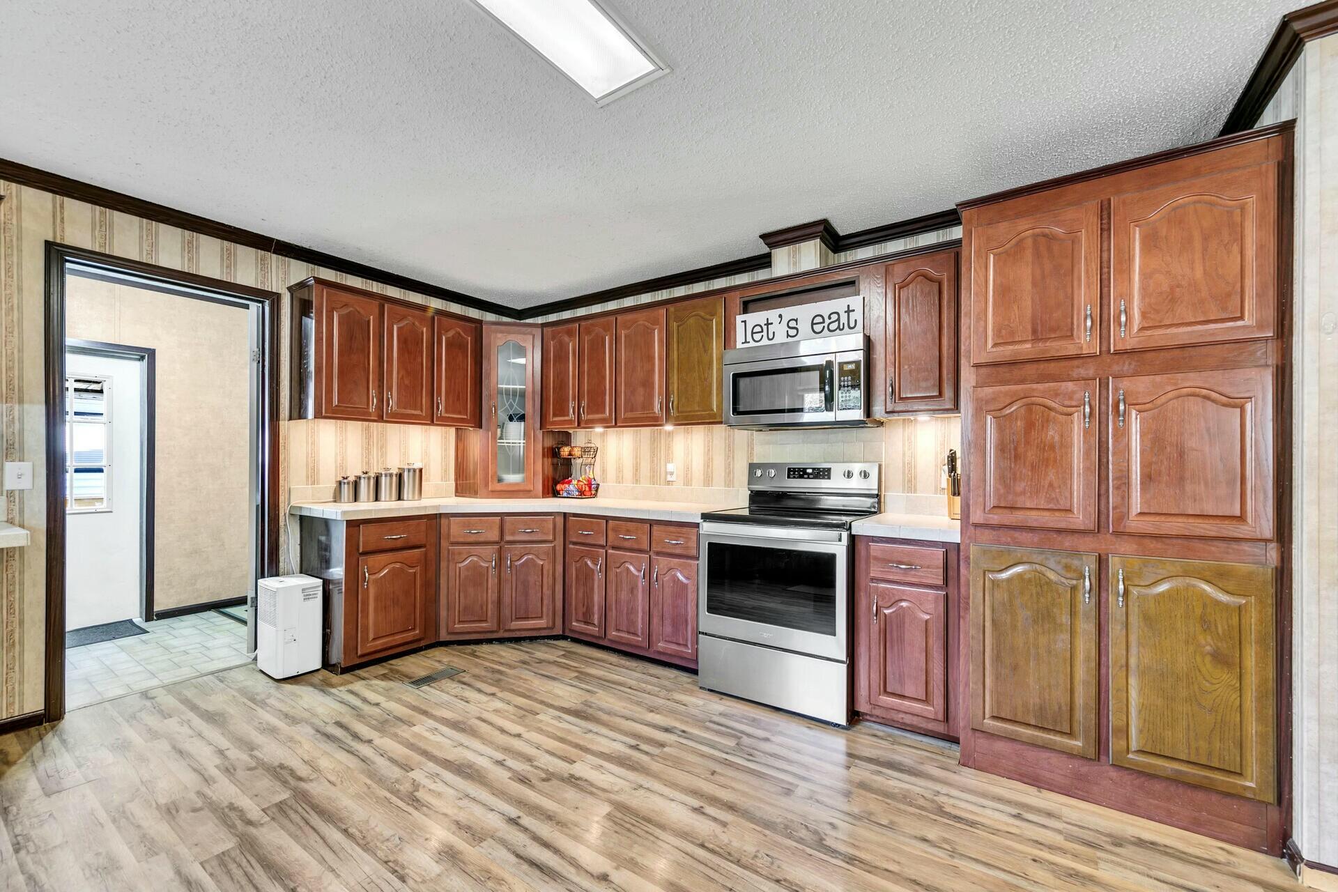 CREEKSIDE - Residential