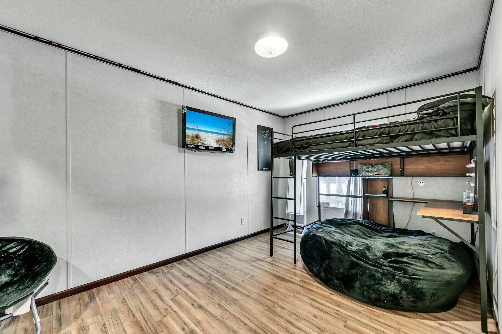 CREEKSIDE - Residential