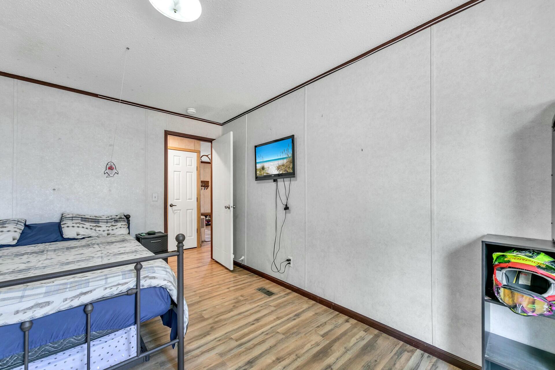 CREEKSIDE - Residential