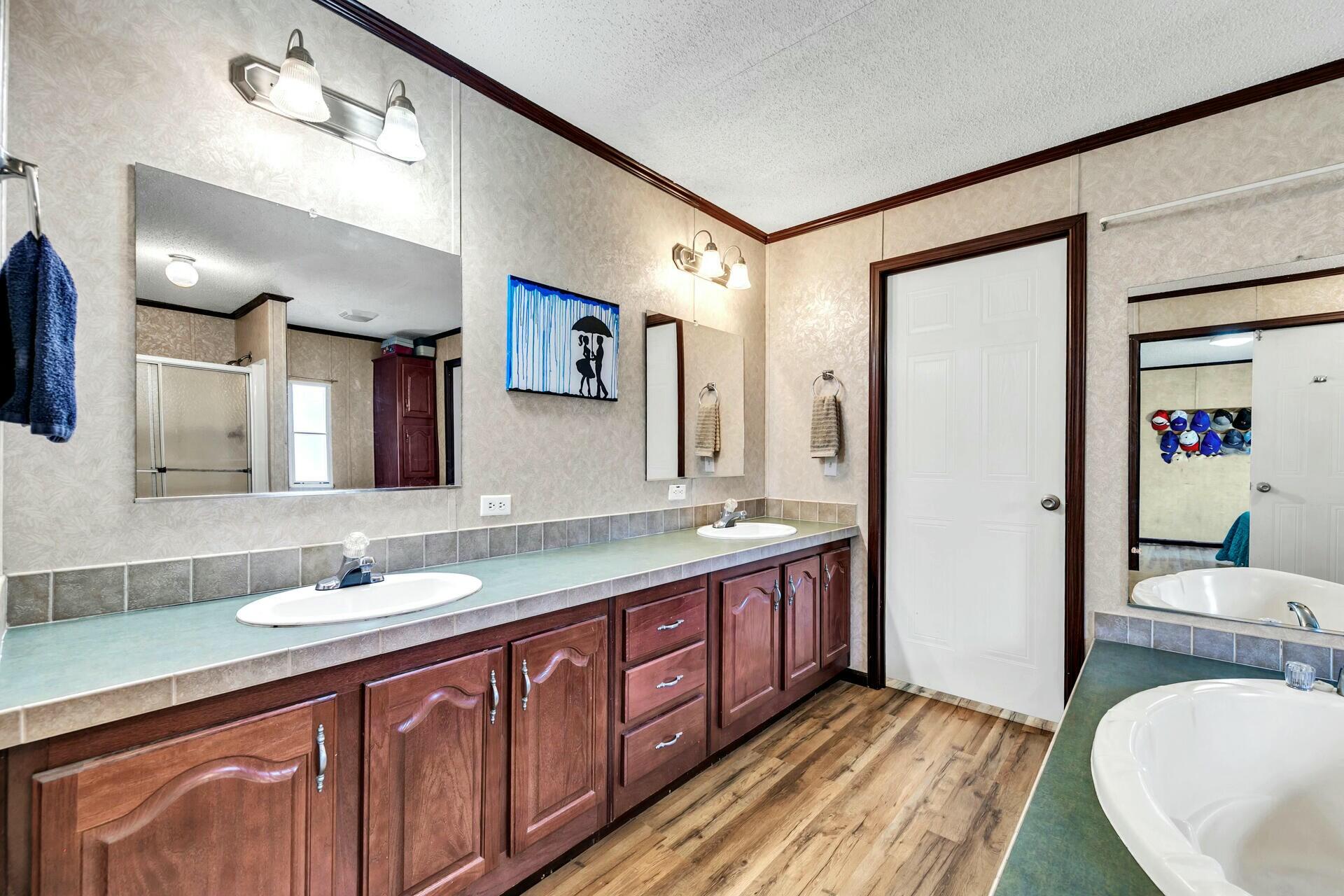 CREEKSIDE - Residential